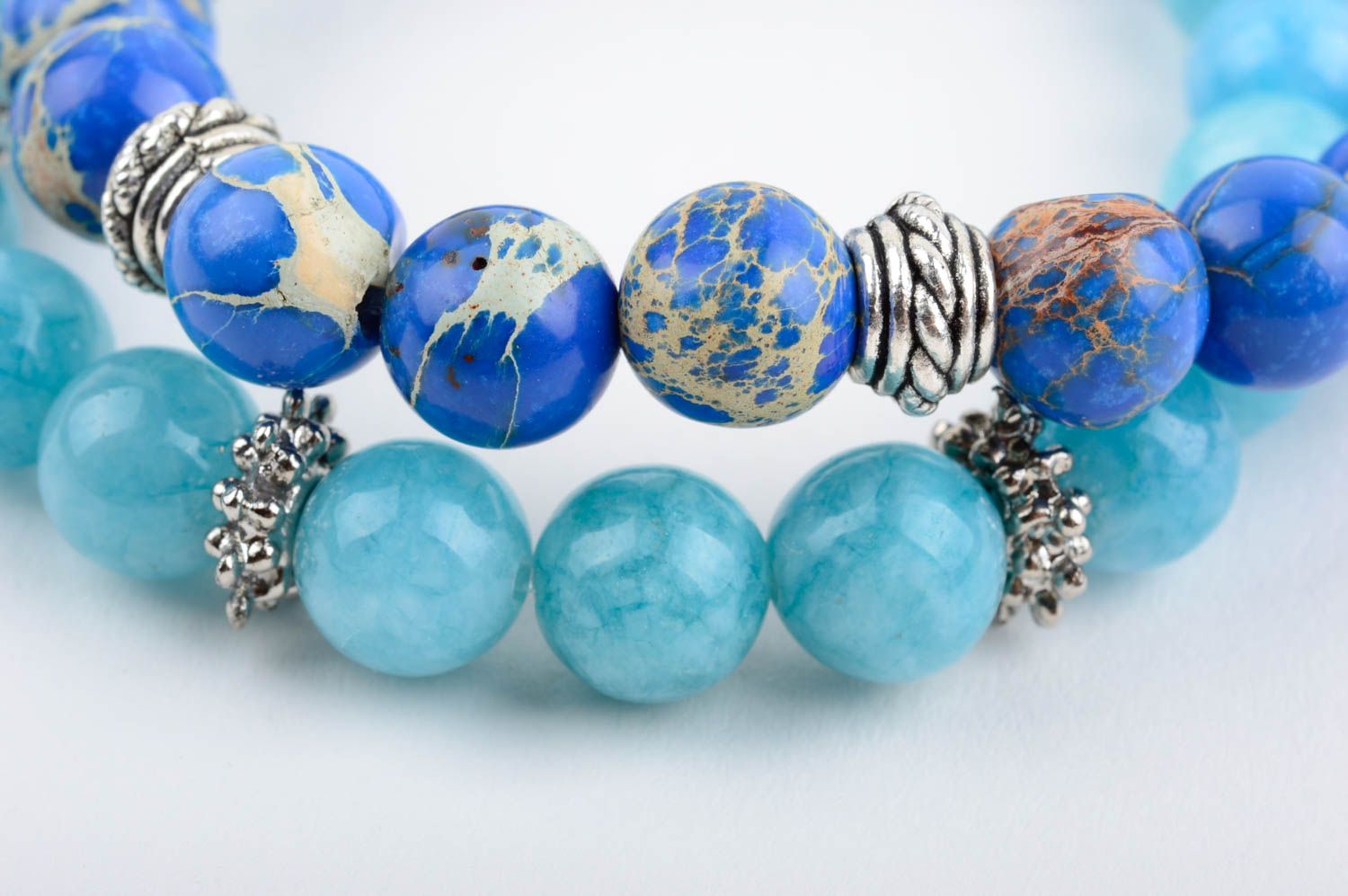 Набор браслетов из натуральных камней ручной работы женские синий и голубой фото 4