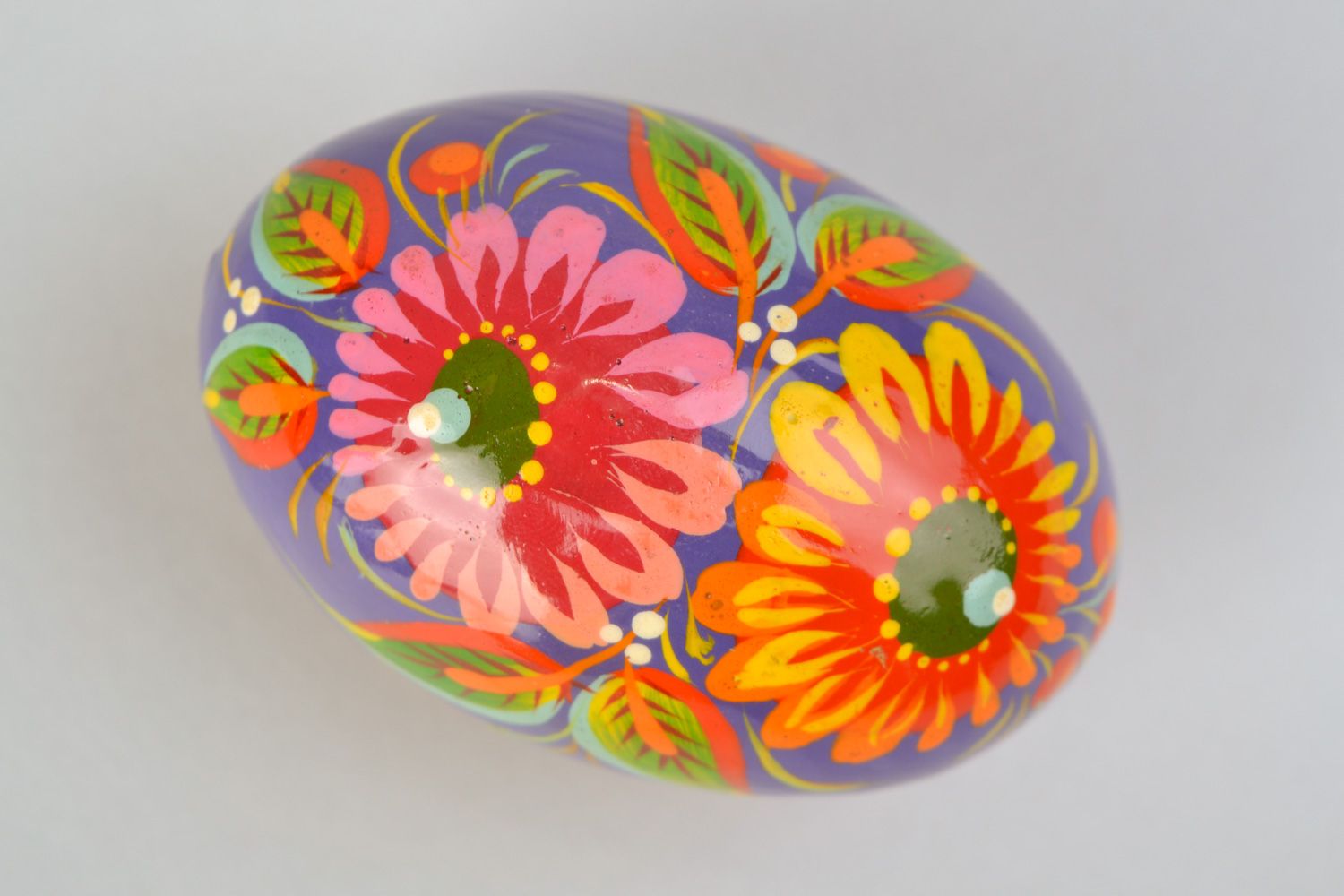 Dekoratives Ei handmade mit Petrykivsk Bemalung für Dekorierung klein zum Ostern foto 3