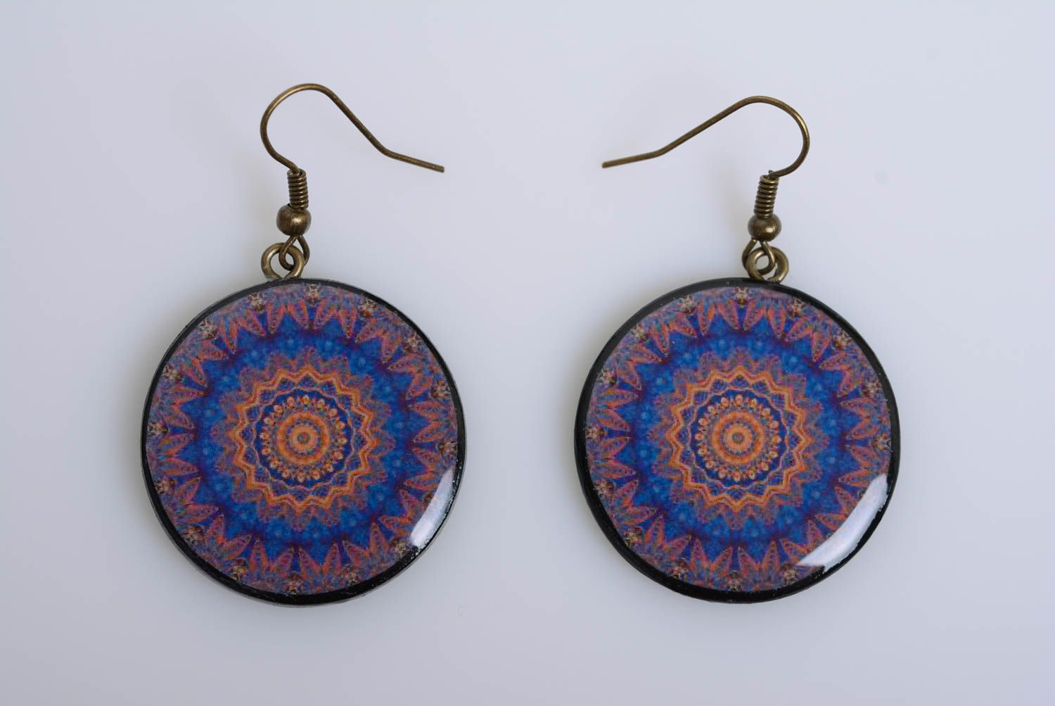 Künstlerische runde Ohrringe mit Muster im Ethno Stil aus Polymerton handmade foto 5