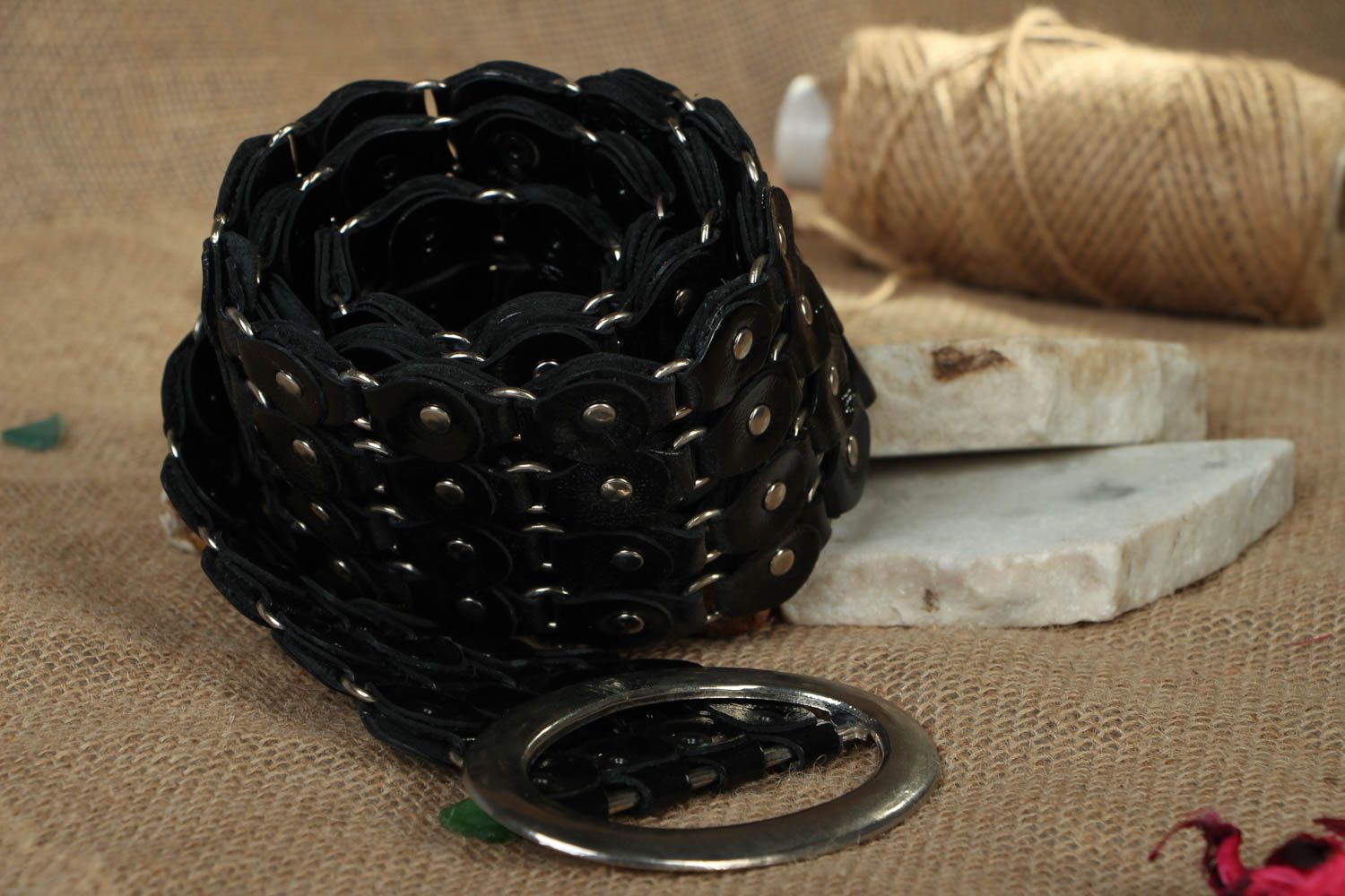Schwarzer Damengürtel aus Leder handmade foto 4