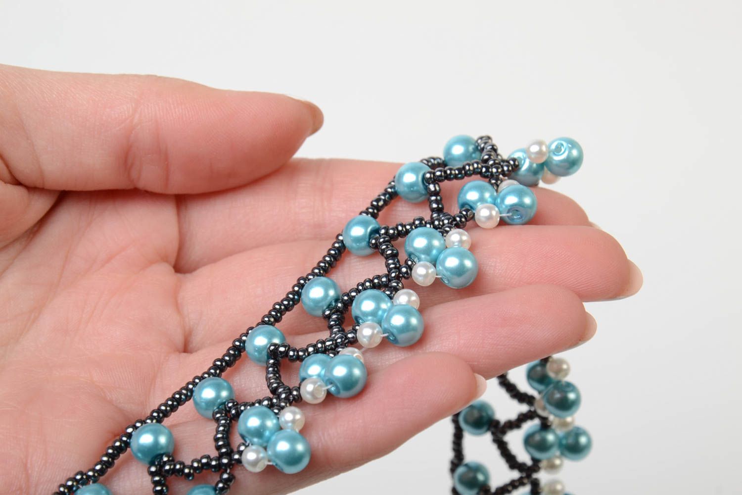 Collier en perles fantaisie et perles de rocaille bleu clair fait main photo 5