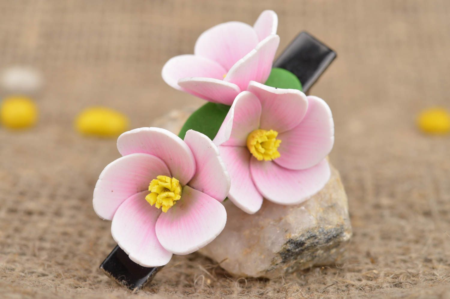 Pince à cheveux bec avec fleurs en pâte polymère faite main Floraison cerisier photo 1