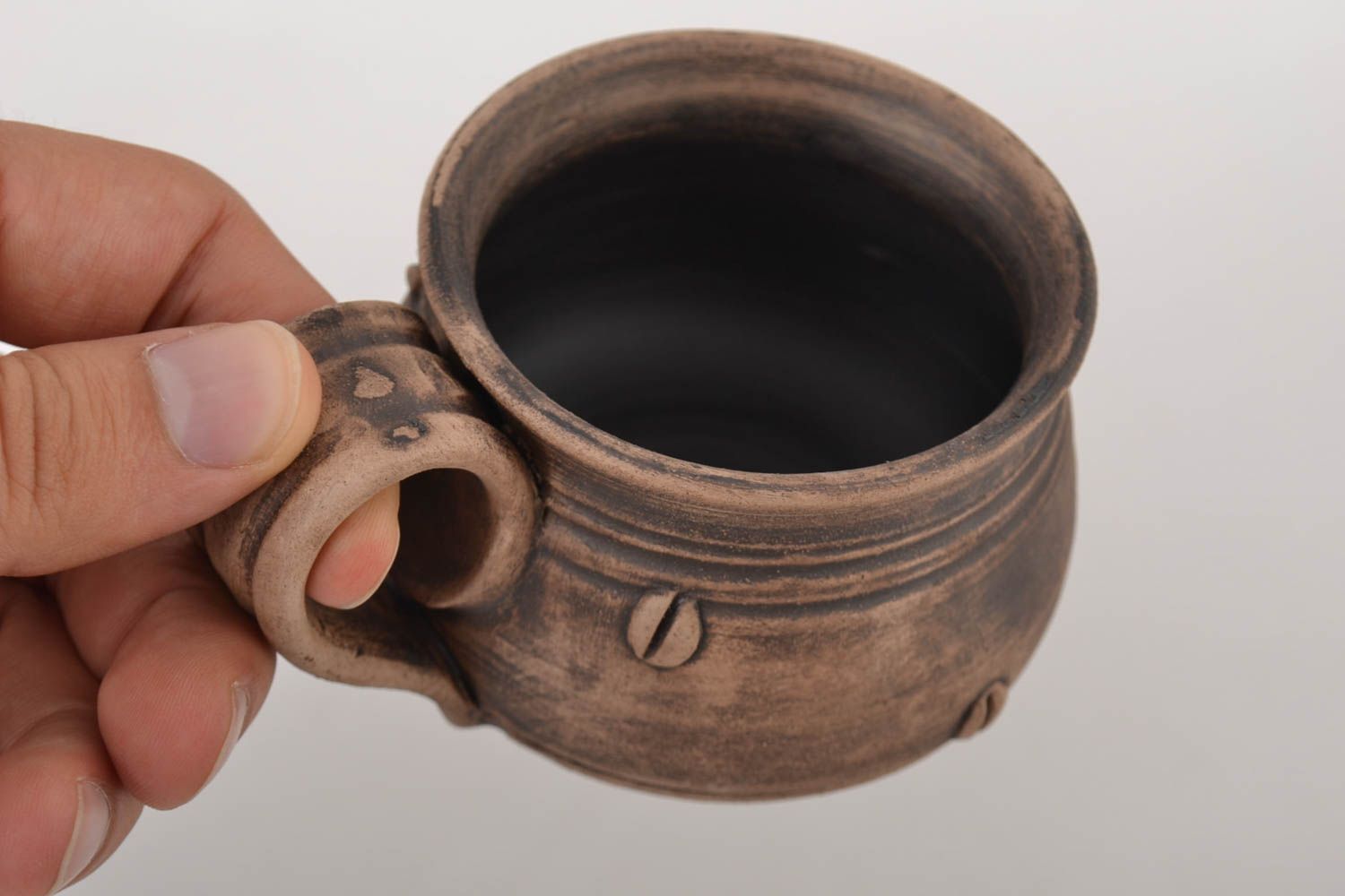 Clay coffee cup with a wide handle and coffee beans pattern photo 2
