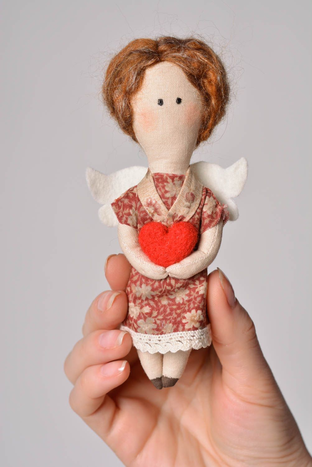 Kleines knuddeliges lustiges handgemachtes Spielzeug Puppe Engel aus Stoff foto 1