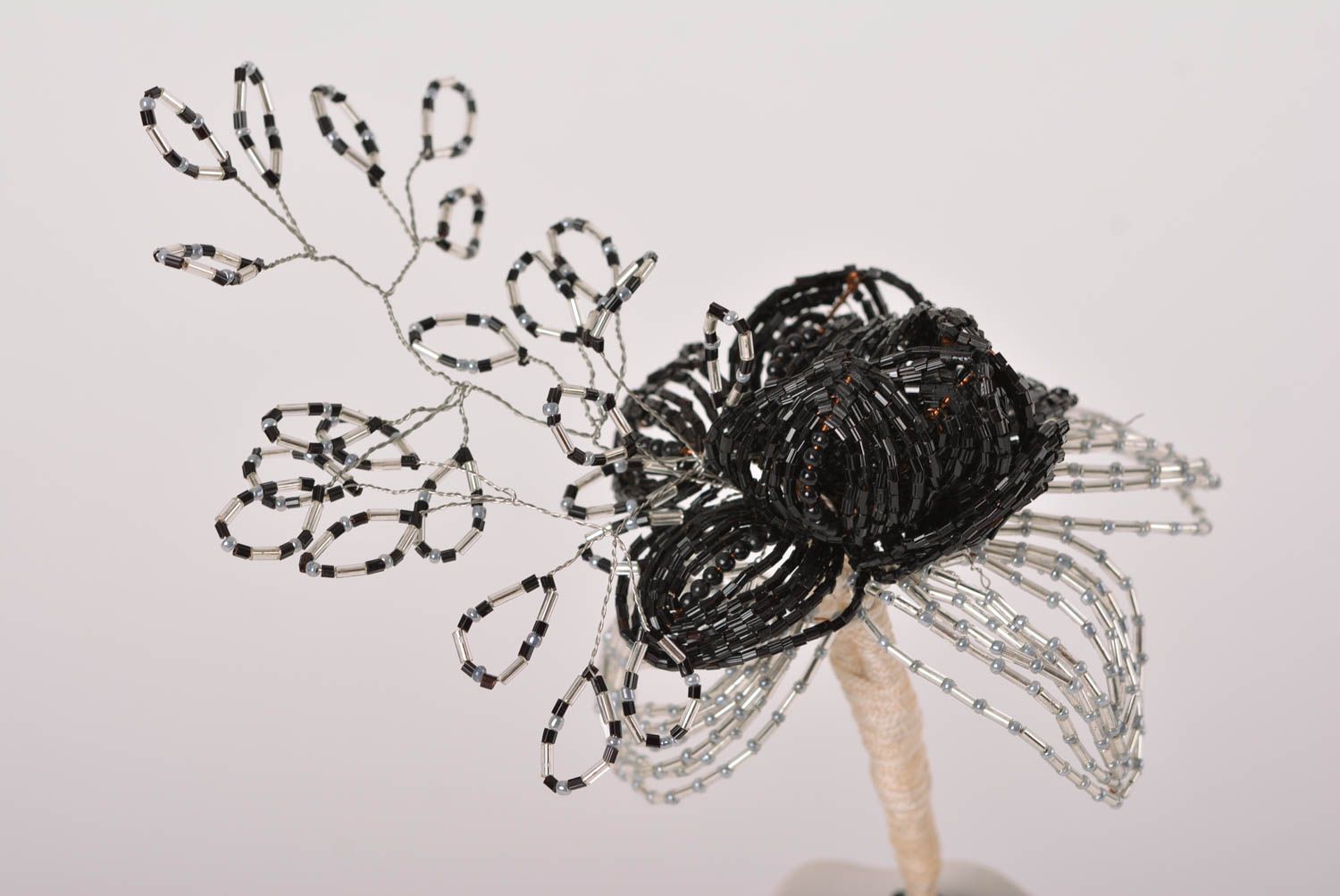 Handmade Blume aus Perlen Rocailles Haus Dekoration Designer Geschenk Kamelie foto 2