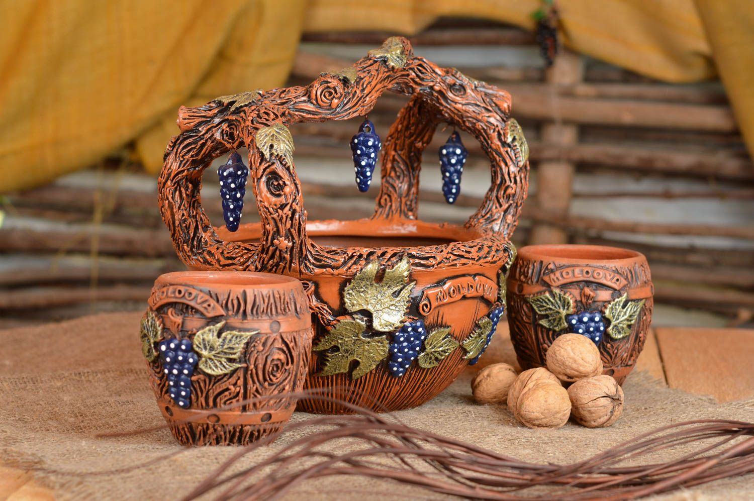 Juego de vajilla cerámica artesanal frutera de 2 l y dos vasos de arcilla foto 1
