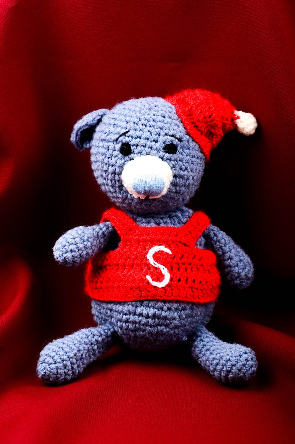Jouet ours Peluche faite main tricotée au crochet bleu rouge Cadeau enfant photo 1