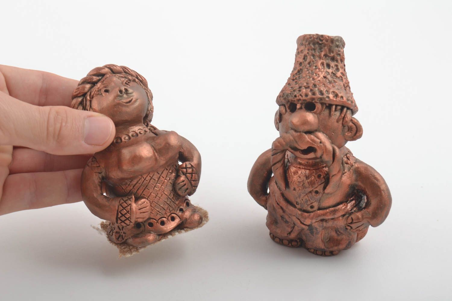 Statuine fatte a mano in ceramica set di due figurine divertenti originali foto 5