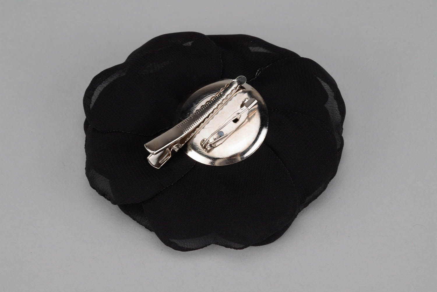 Black brooch hairpin in the shape of a flower photo 2