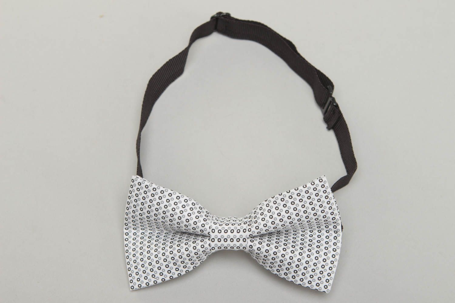 Fabric bow tie with polka dot print photo 1