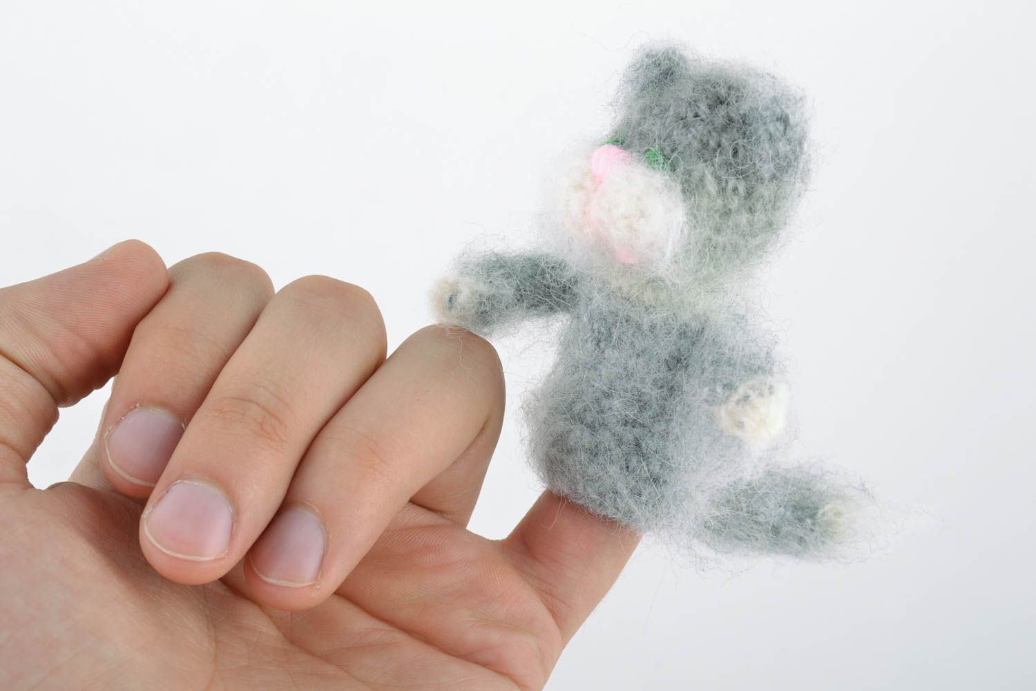 Marionnette à doigt chat gris tricotée au crochet en laine faite main originale photo 2