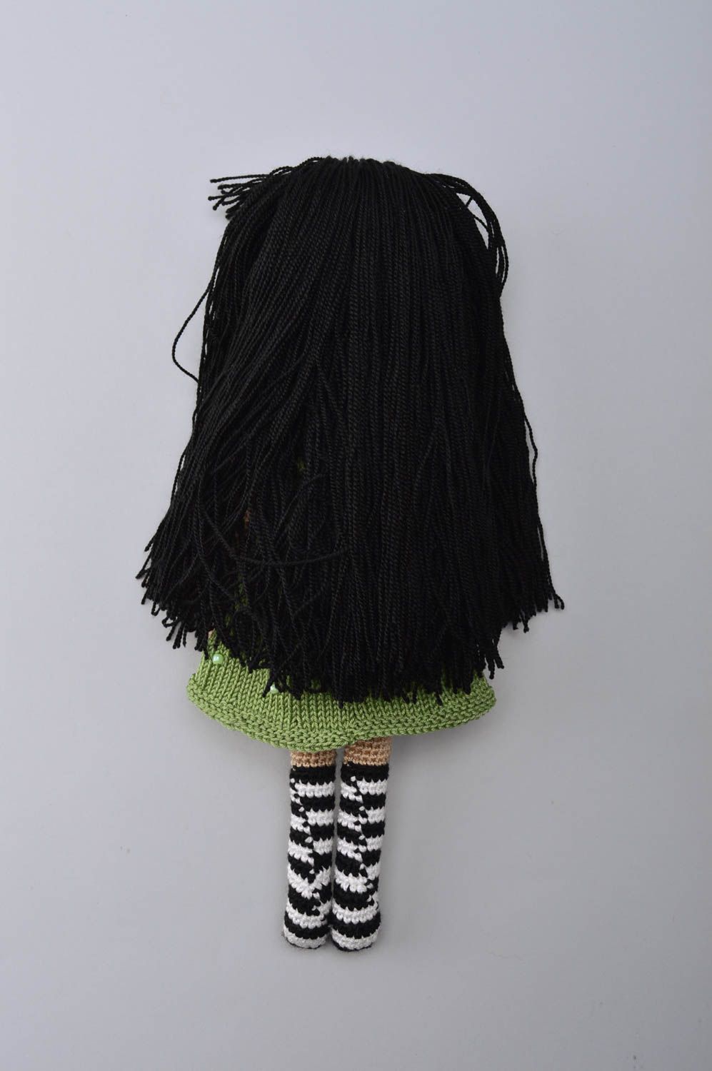Handmade Designer Puppe Stoff Spielzeug schwarzhaarige schöne Puppe im Kleid foto 3