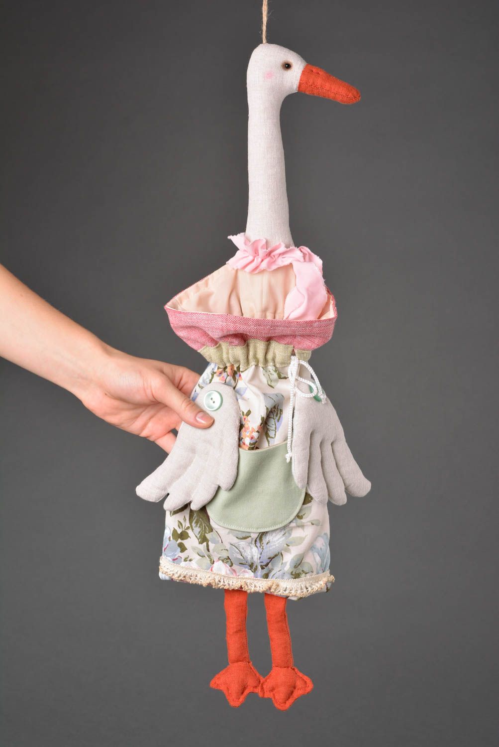 Интерьерная игрушка ручной работы кукла пакетница Гусыня хлопковая декор кухни фото 4