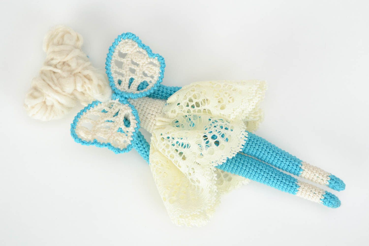 Petite poupée tricotée Ange blanc-bleu fils coton laine originale faite main photo 5