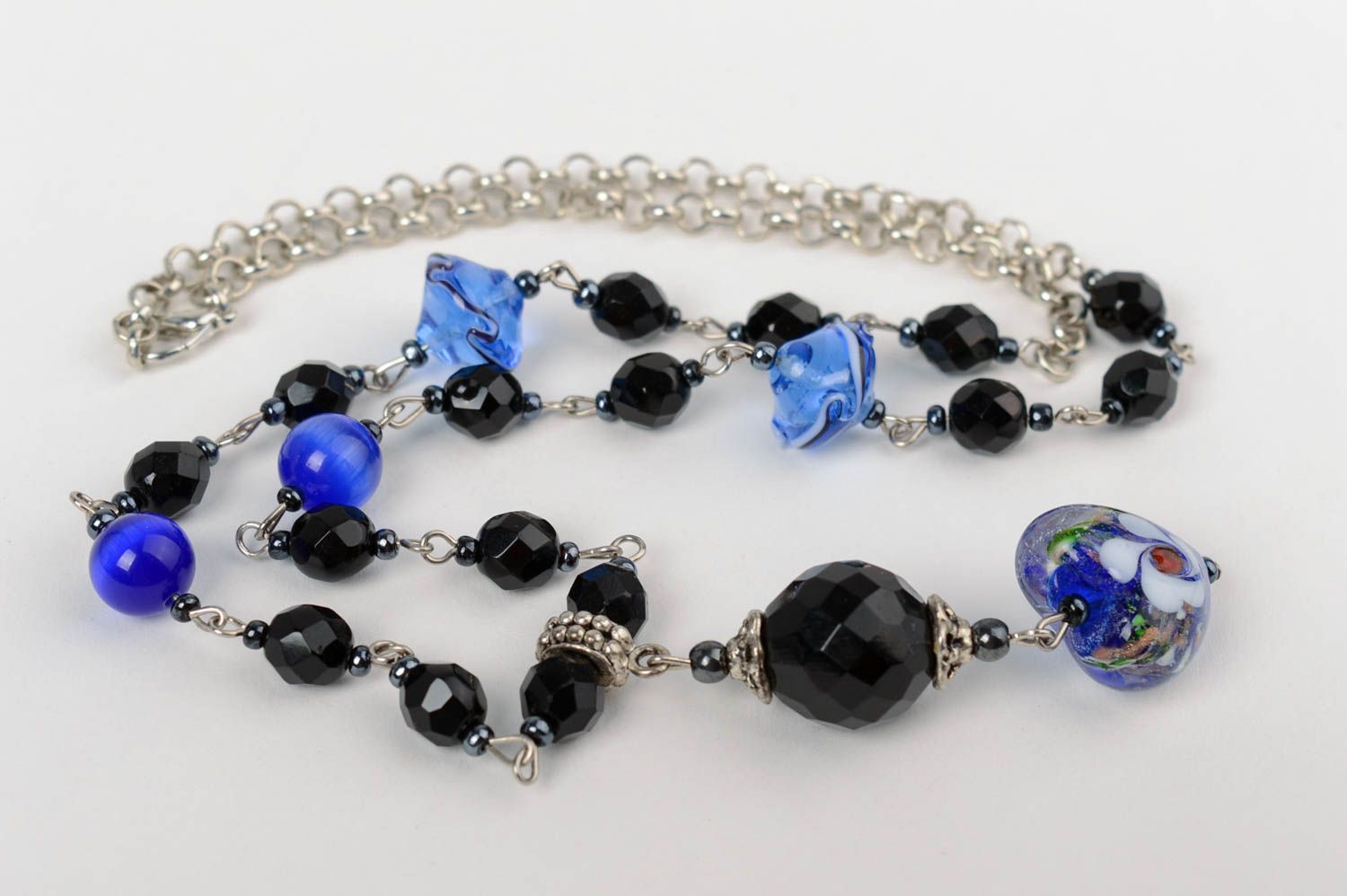 Schwarz blaue handmade Halskette aus Kristall Perlen und Naturstein Katzenauge  foto 3