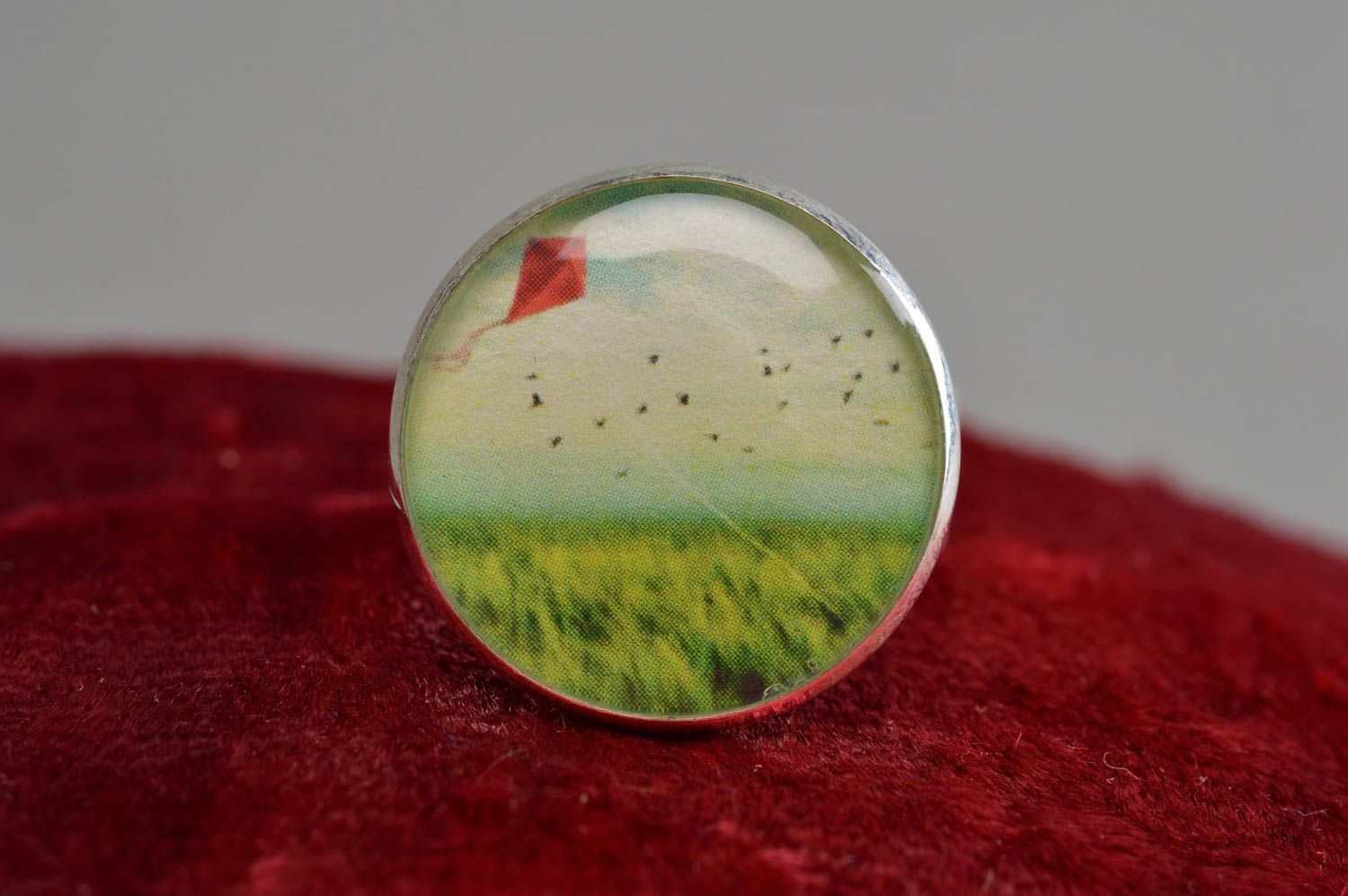 Handmade decoupage round top jewelry ring with metal basis of adjustable size photo 3
