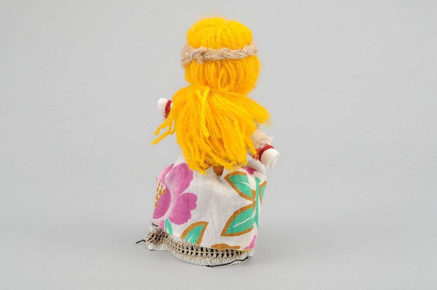 Bambola slava di stoffa fatta a mano amuleto talismano giocattolo etnico foto 4
