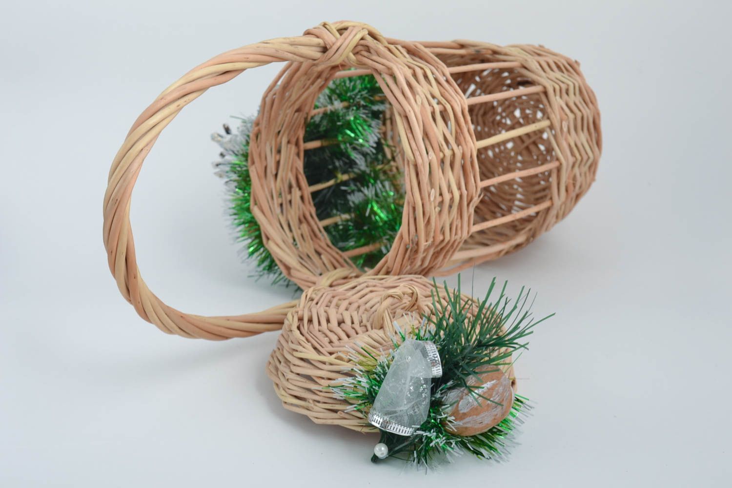 Beautiful handmade Easter basket ideas unusual woven basket Easter accessories photo 5
