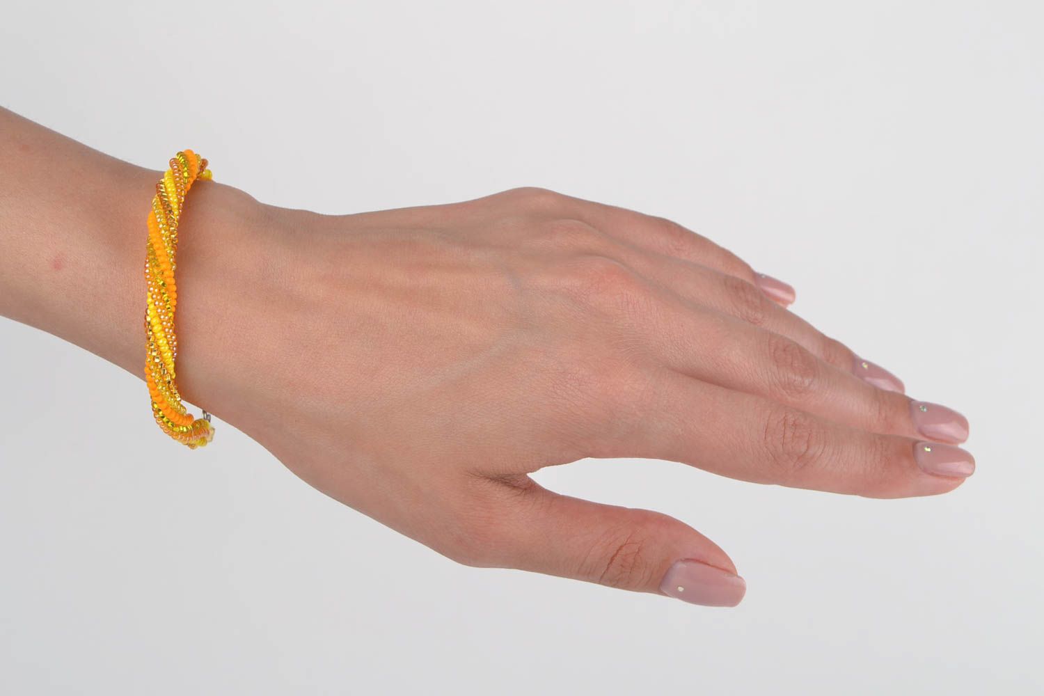 Bracelet en perles de rocaille Bijou fait main jaune-orange Cadeau femme photo 2