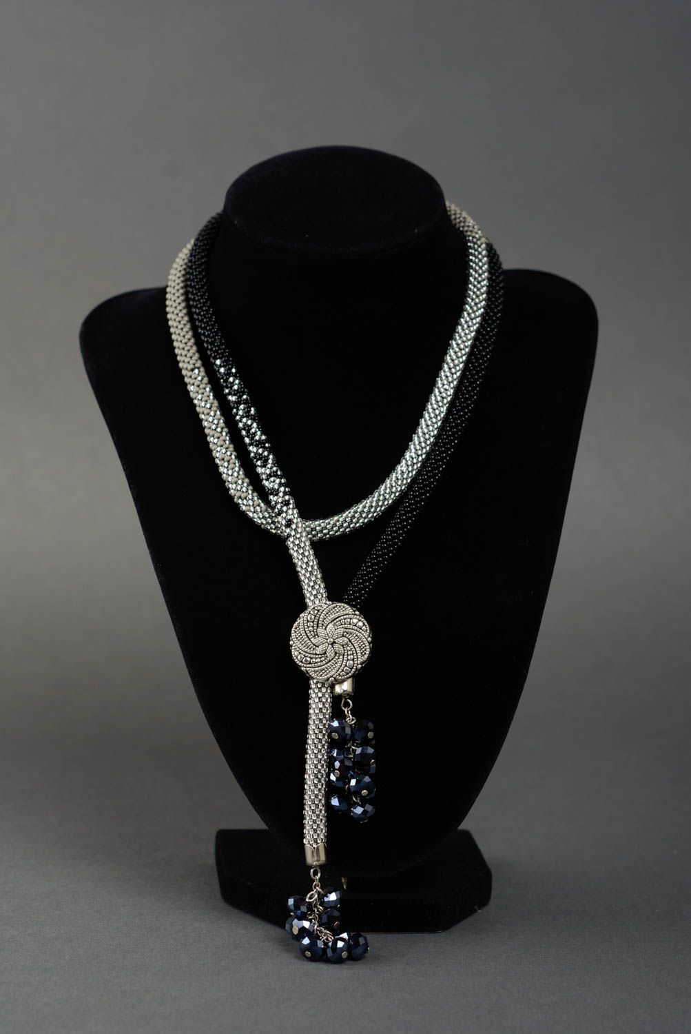Lange grau schwarze Rocailles Perlen Kette handmade mit Kristallperlen  foto 2