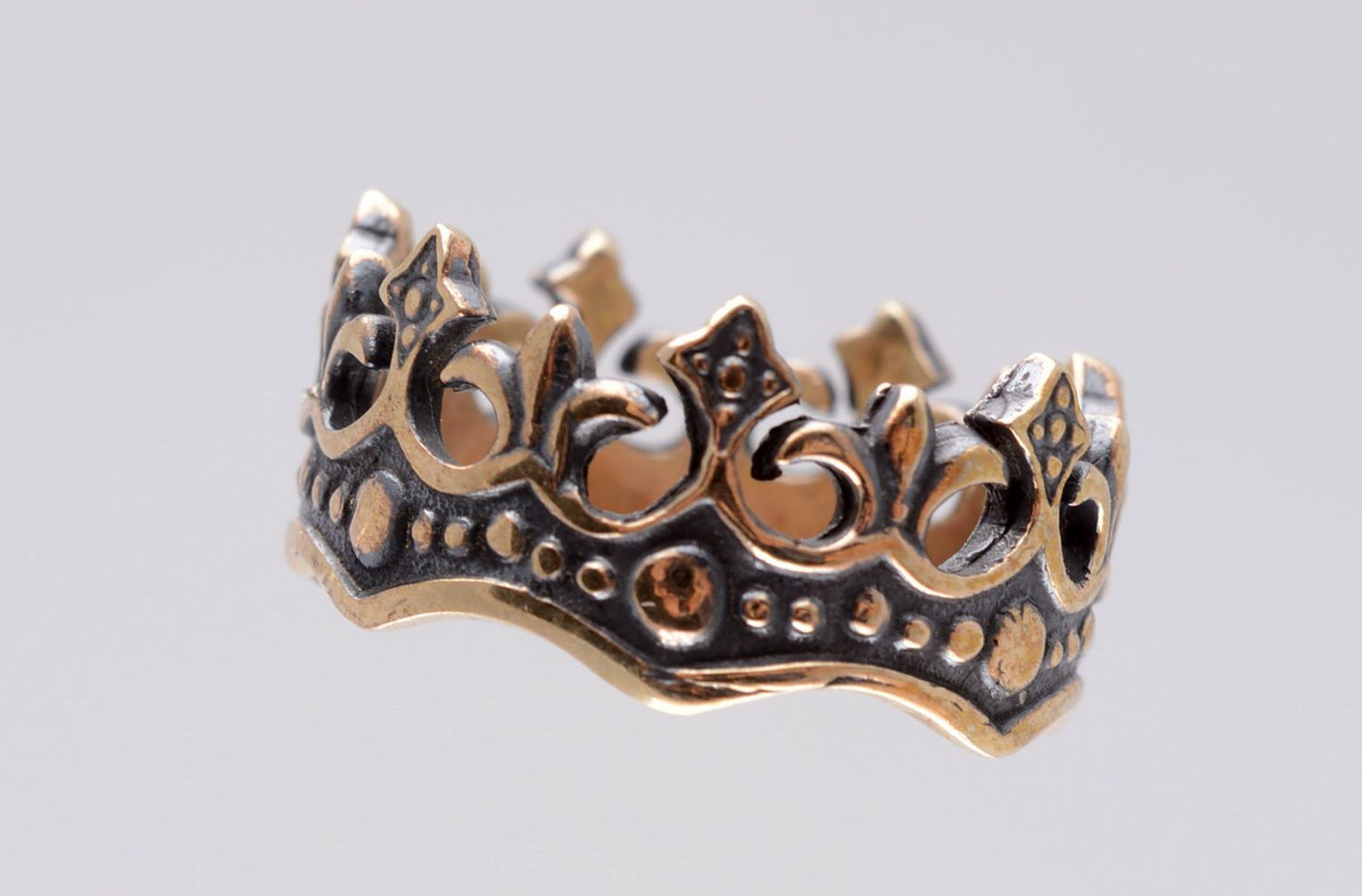 Кольцо ручной работы бронзовое кольцо почерненное женское кольцо оригинальное фото 3
