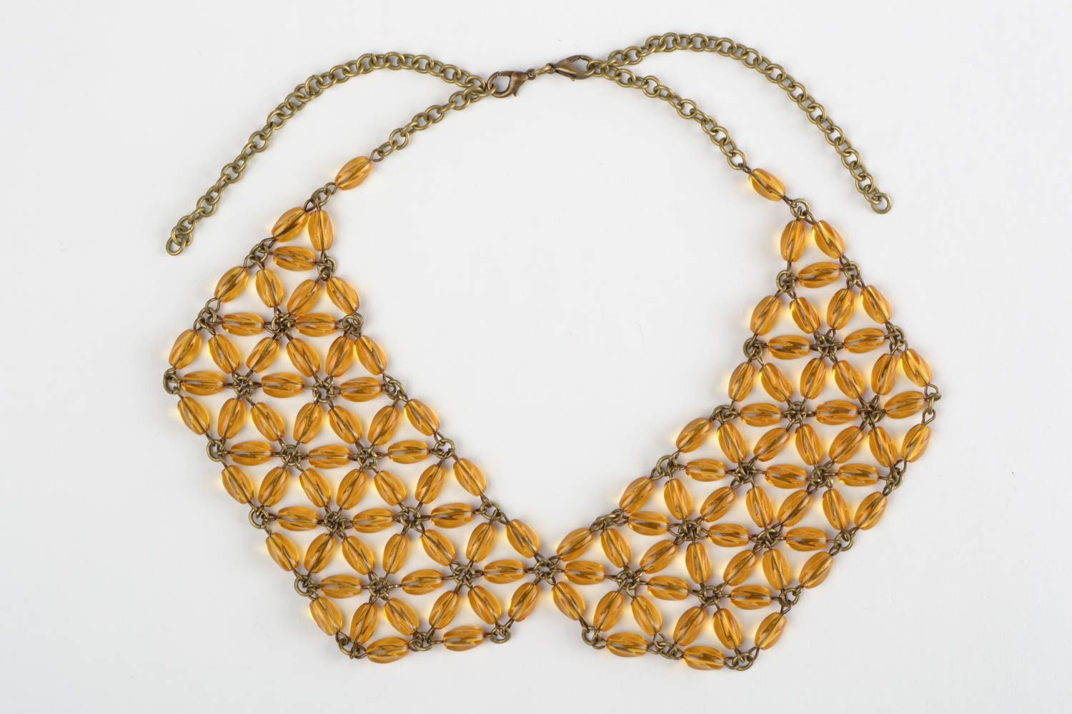 Cuello de moda hecho a mano de cuentas original para vestido de color ambarino  foto 2