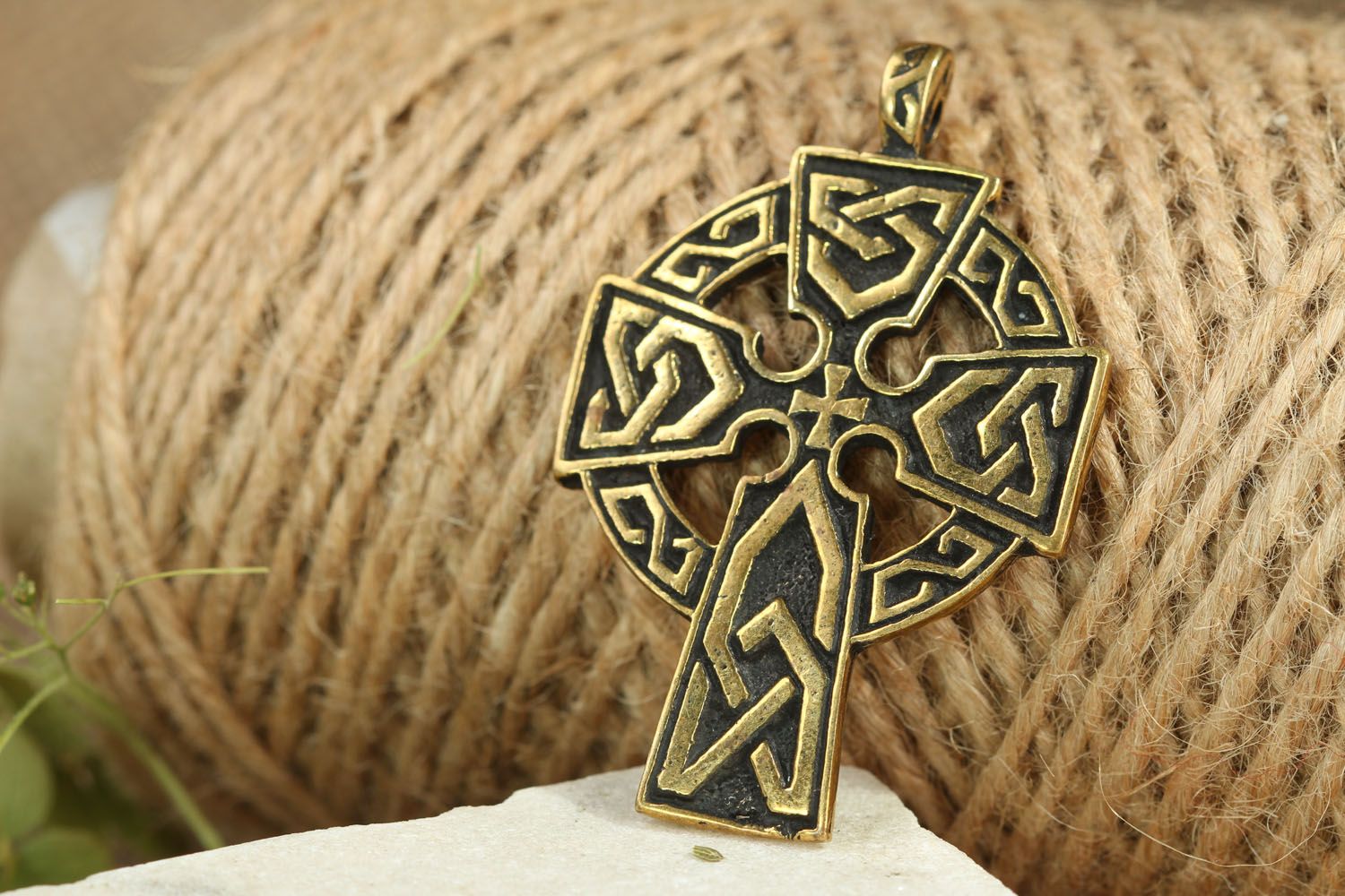 Pendentif en bronze Croix celtique fait main photo 4