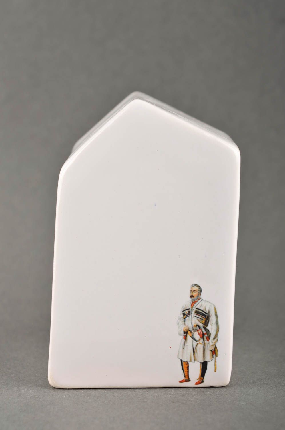 Figura hecha a mano con estampado elemento decorativo casita artesanal blanca foto 1