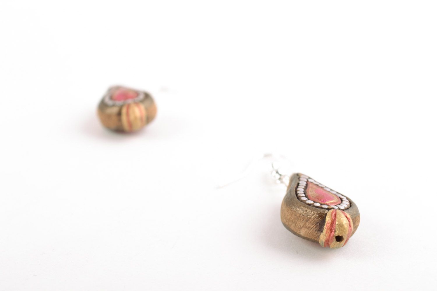 Tender homemade drop-shaped ceramic dangling earrings painted with acrylics photo 3