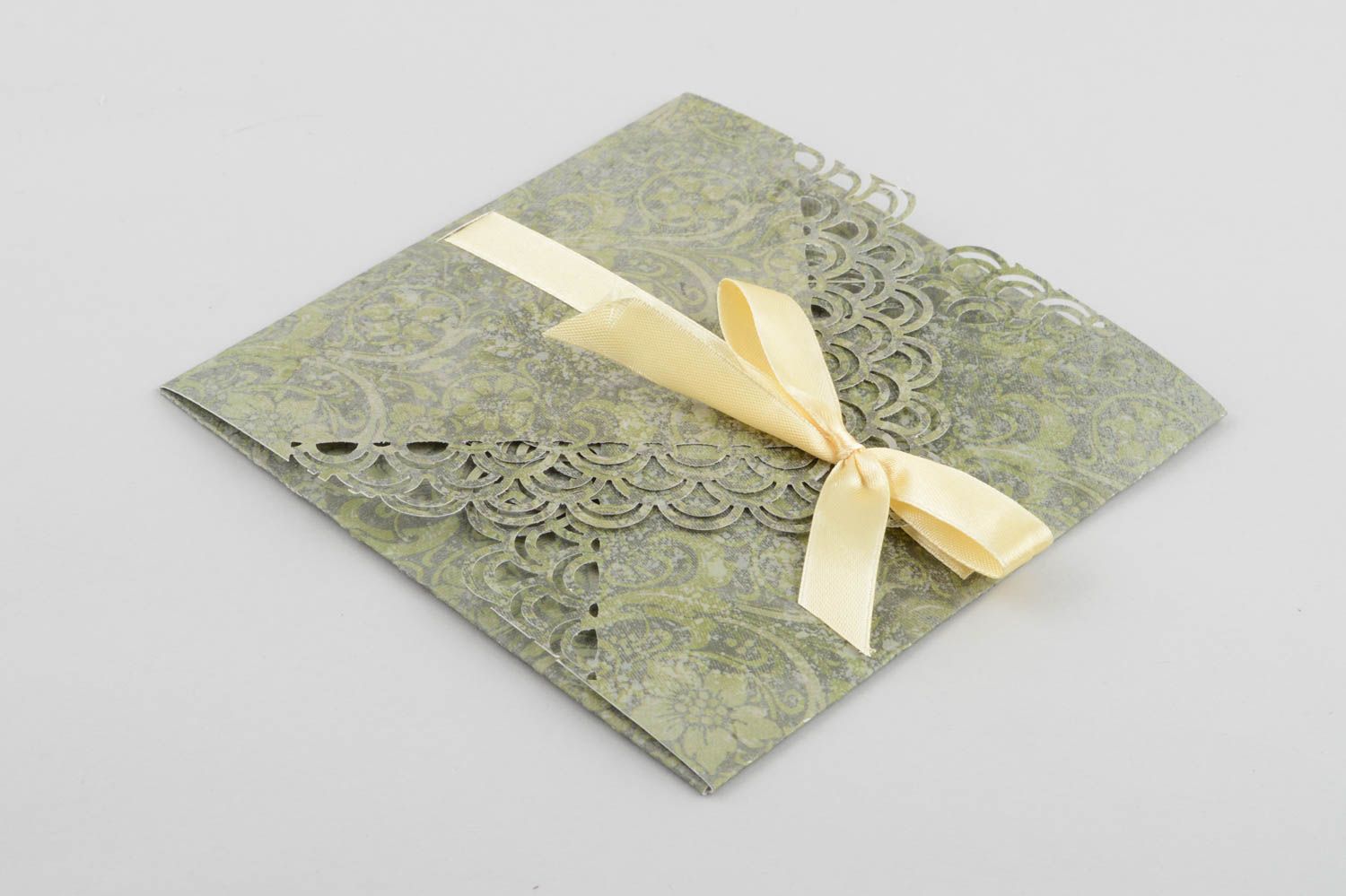 Enveloppe fait main Enveloppe créative papier gris design ruban Idée cadeau photo 3