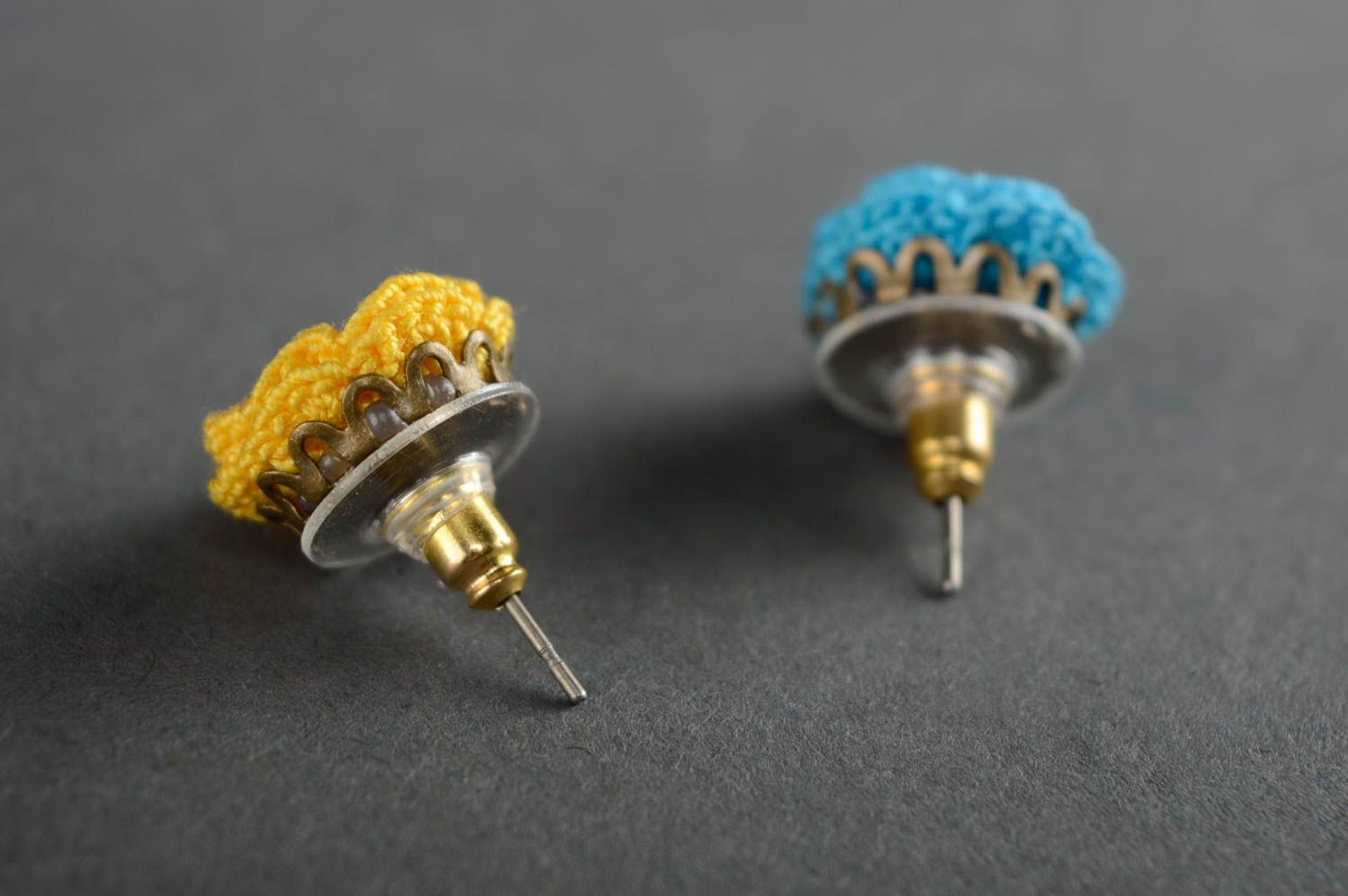 Crochet floral stud earrings photo 2