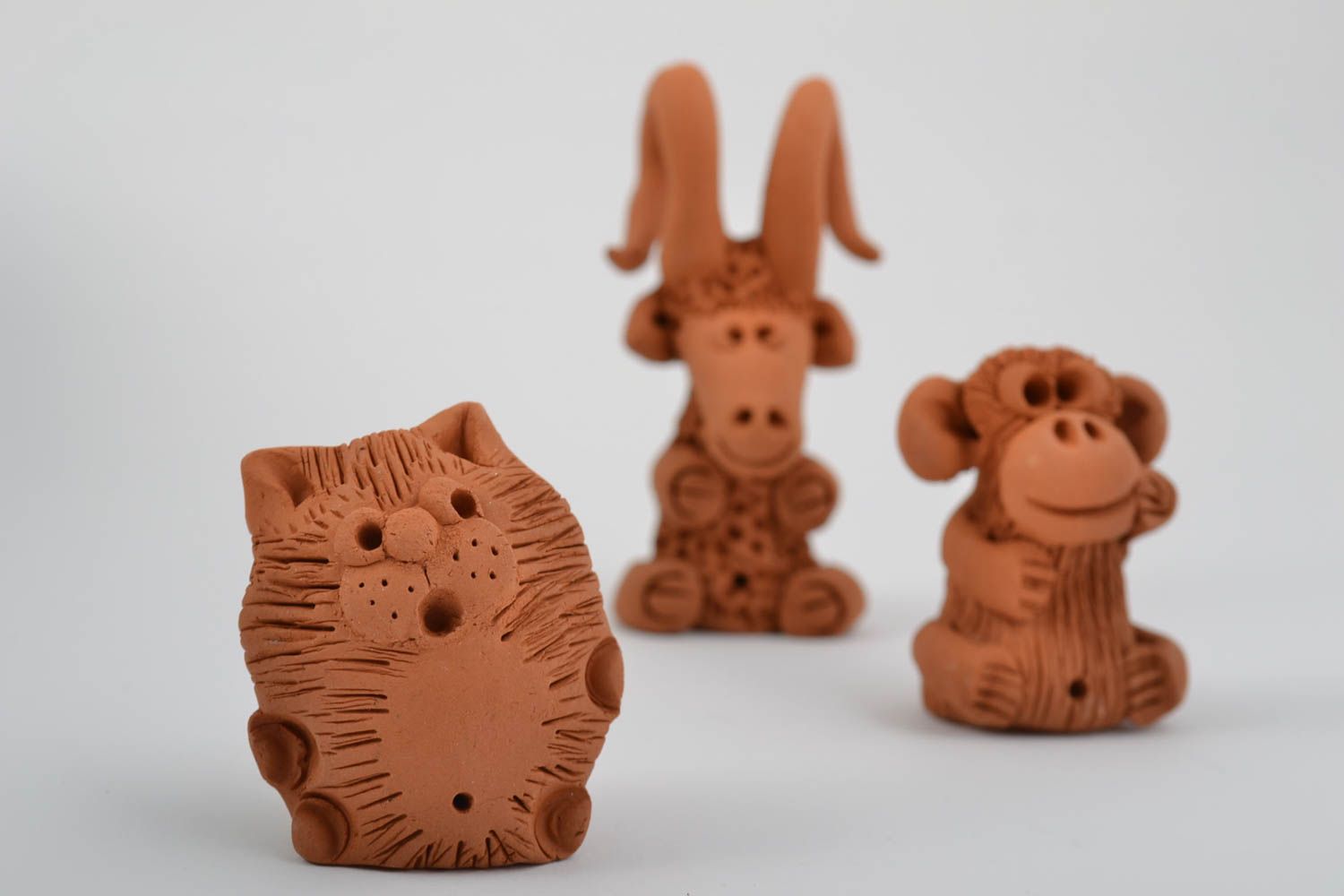 Statuine fatte a mano in ceramica set di tre animali piccoli divertenti  foto 2