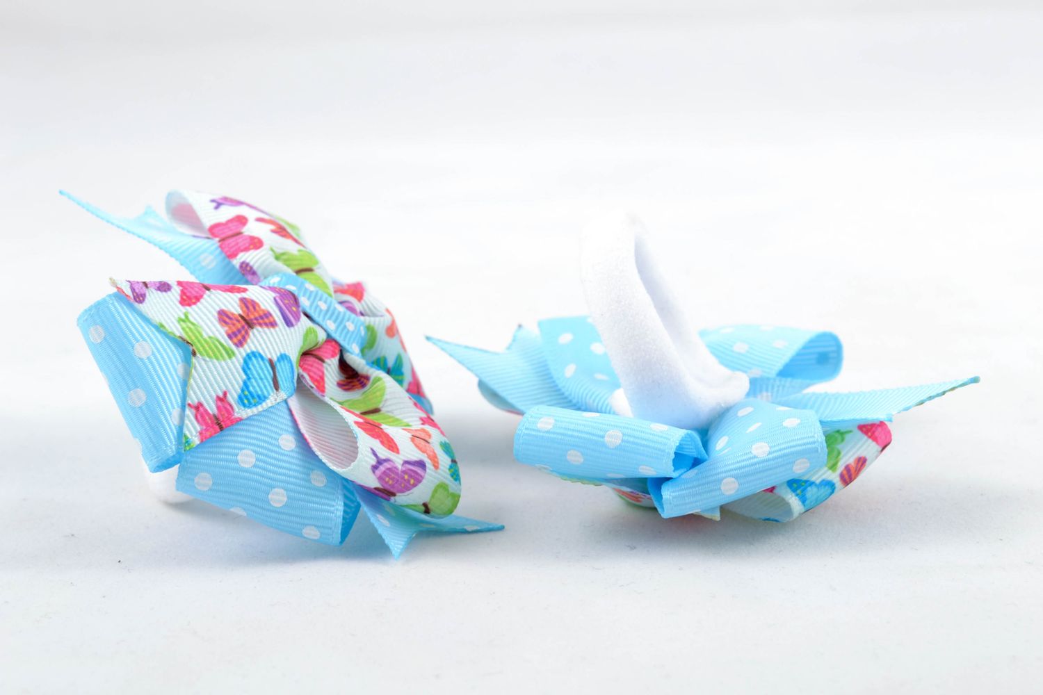 Hair ties with bows made of blue rep ribbons with floral print photo 4