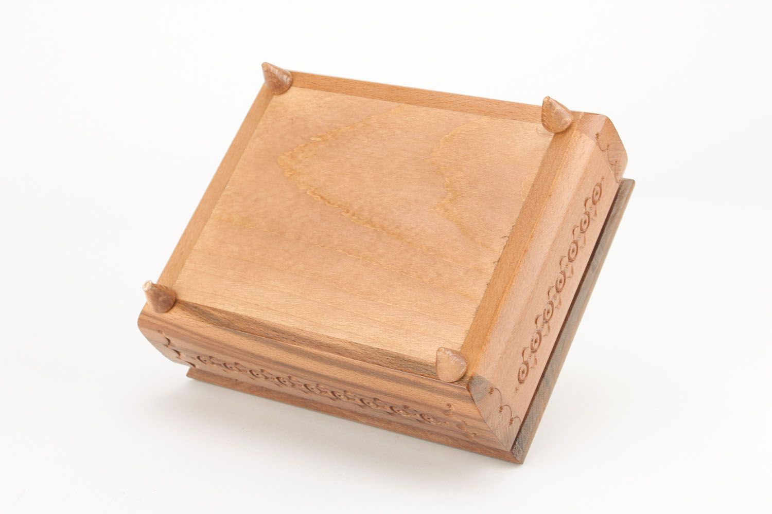 Boîte à bijoux en bois sculpté à la main photo 2