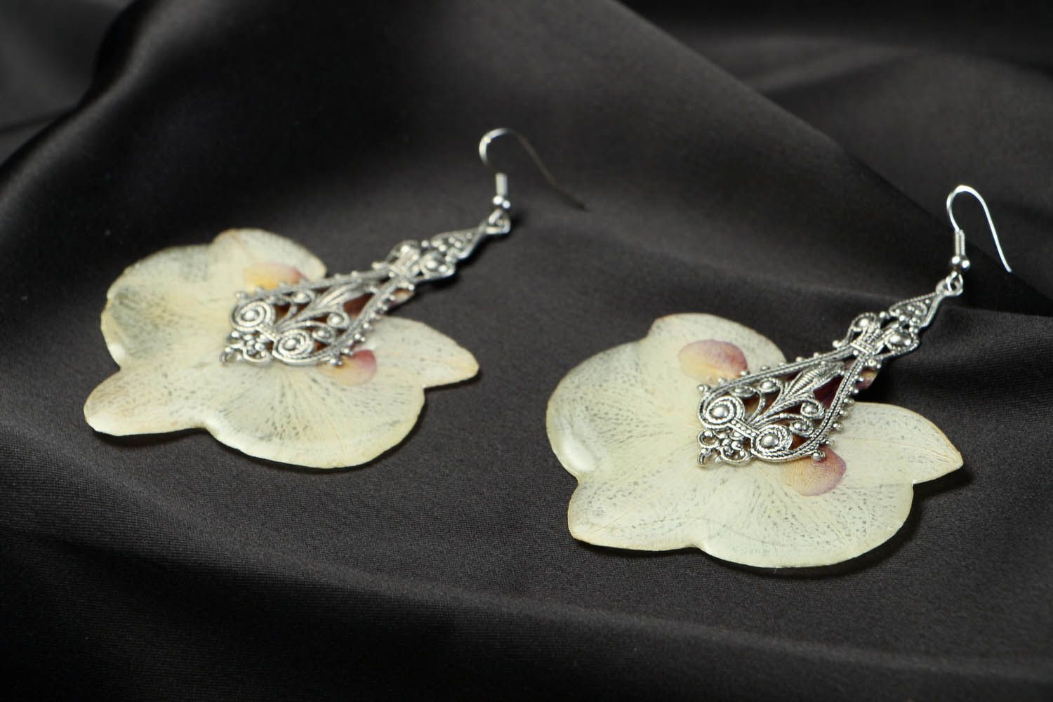 Earrings with Orchid photo 2