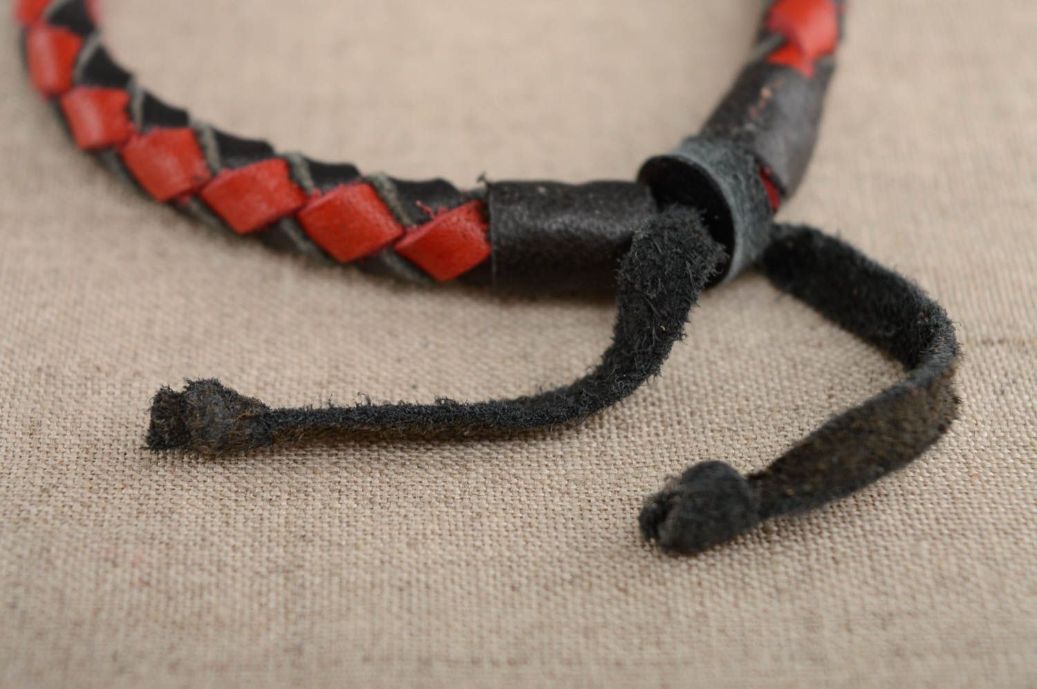 Bracelet fait main de vrai cuir tressé accessoire unisexe noir rouge cadeau photo 3