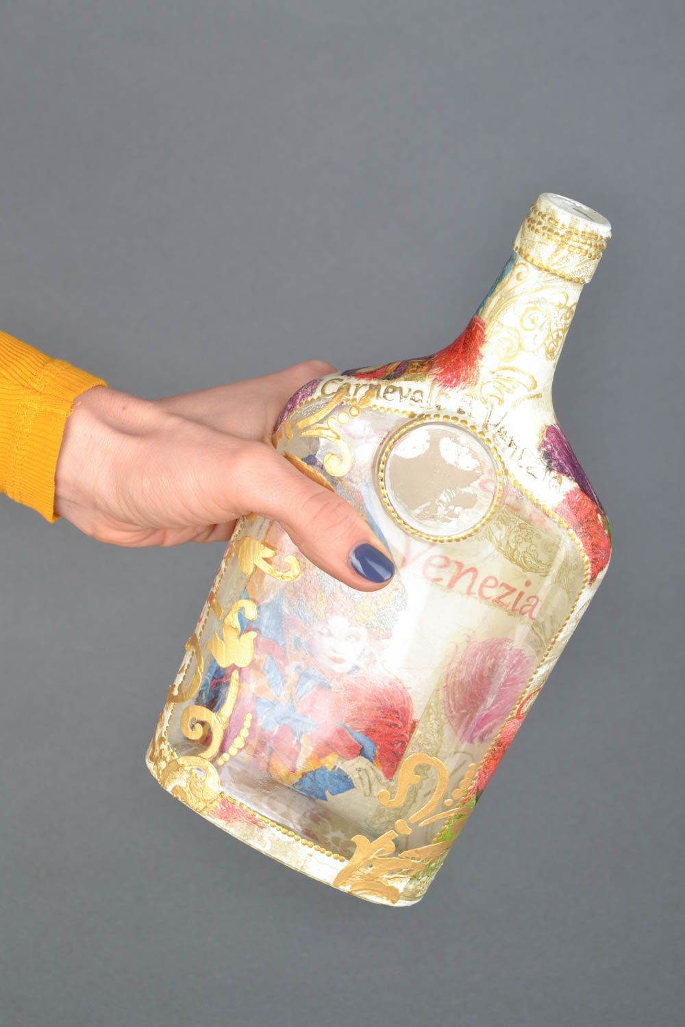 Декоративная бутылка в технике декупаж Венеция фото 2