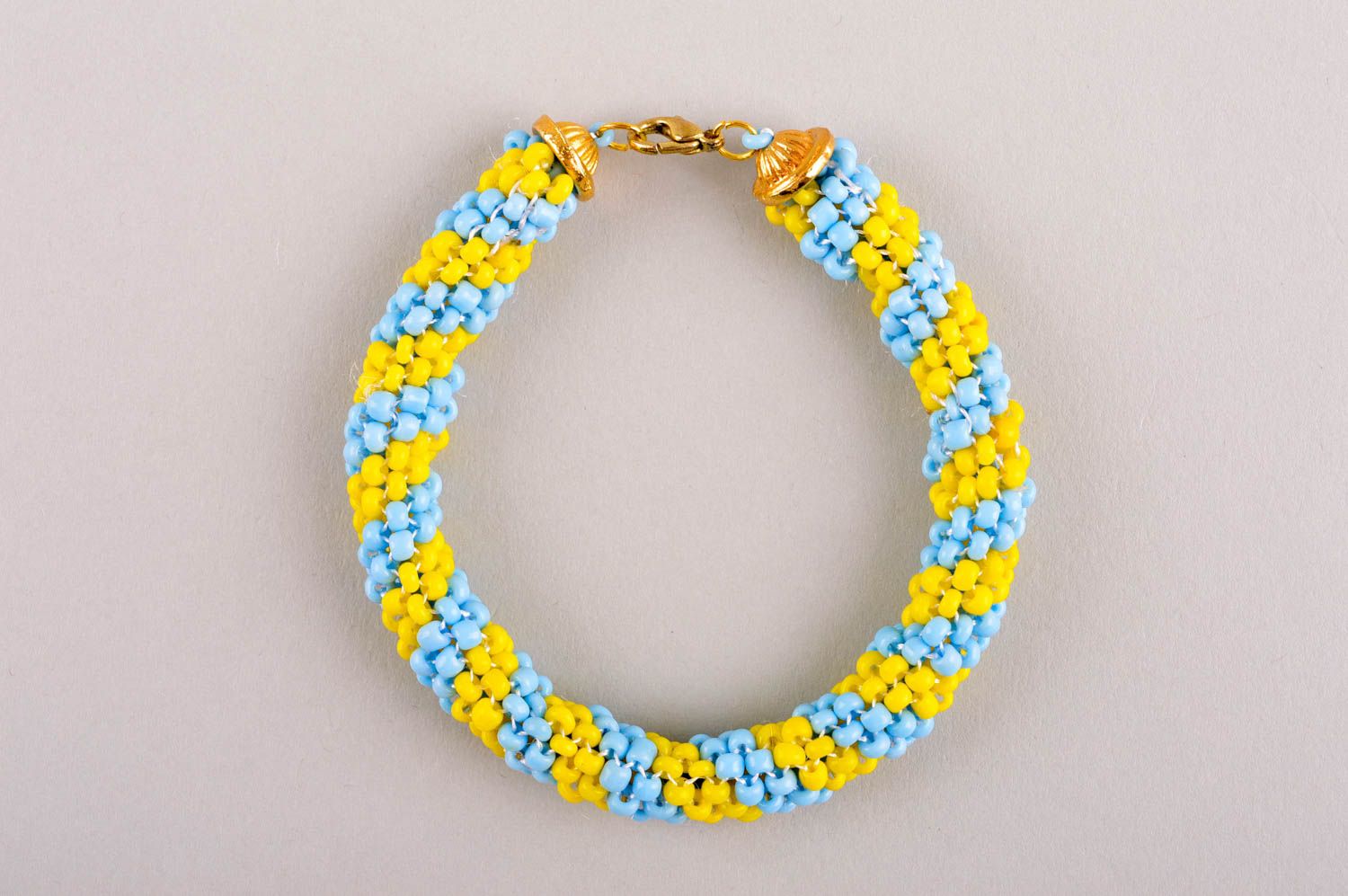 Bracelet tendance Bijou fait main bicolore en perles de rocaille Cadeau femme photo 3