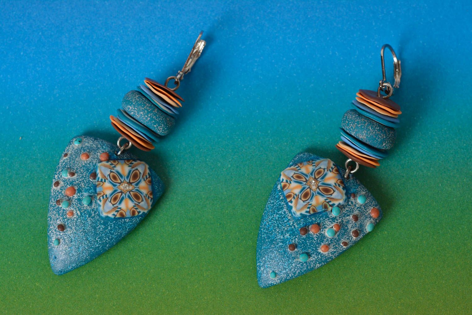 Серьги с подвеска в виде сердечек из полимерной глины голубые ручной работы фото 1