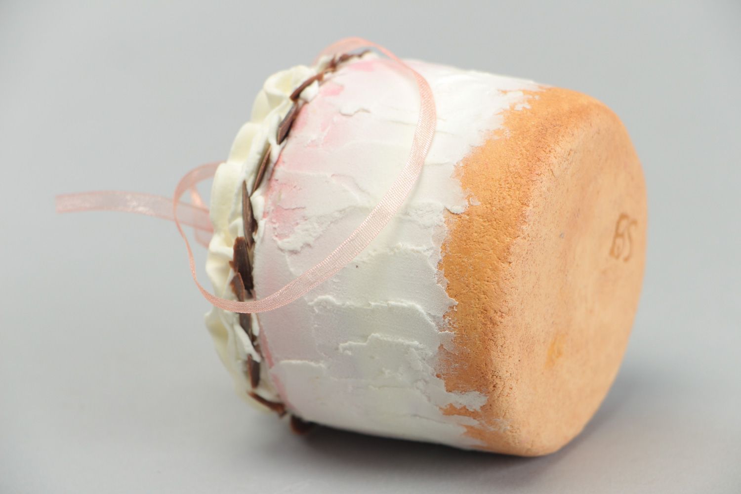 Suspension décorative en plastique faite main originale en forme de gâteau photo 3