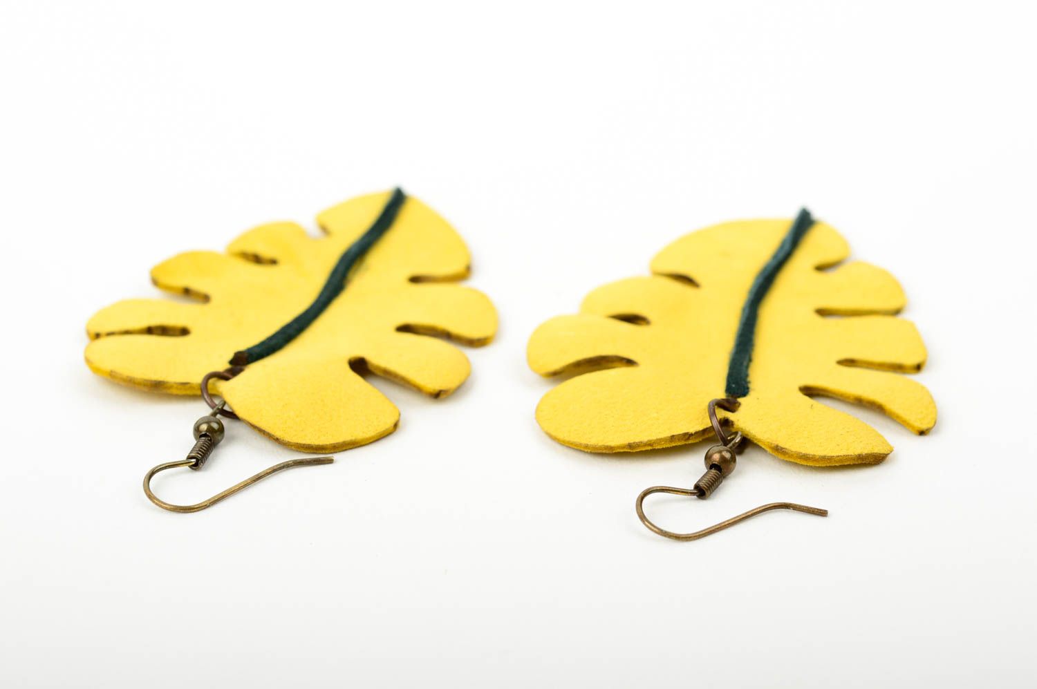 Серьги из кожи ручной работы дизайнерское украшение серьги с подвесками желтые фото 4