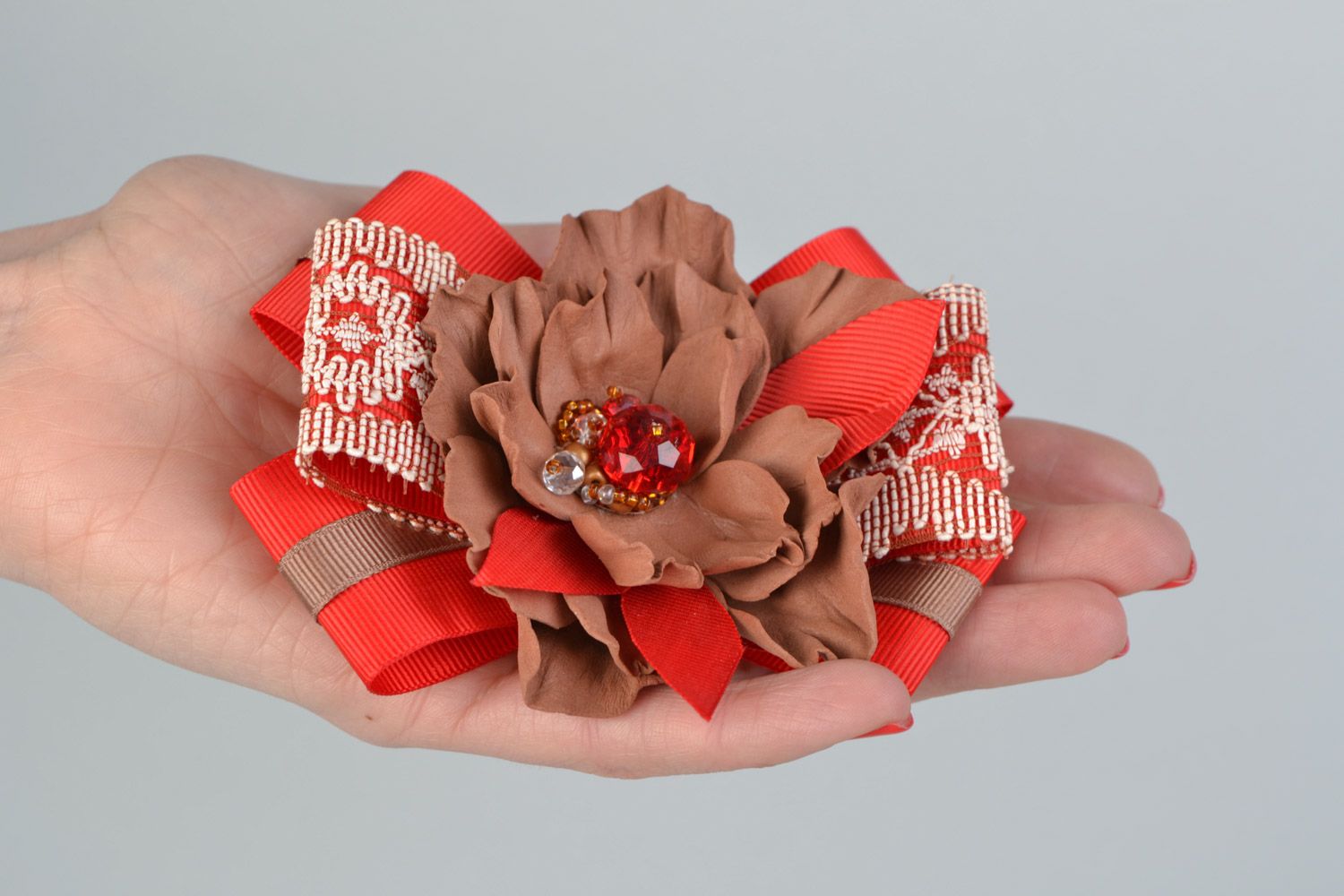 Grande broche barrette foamiran et ruban en forme de noeud avec fleur faite main photo 2