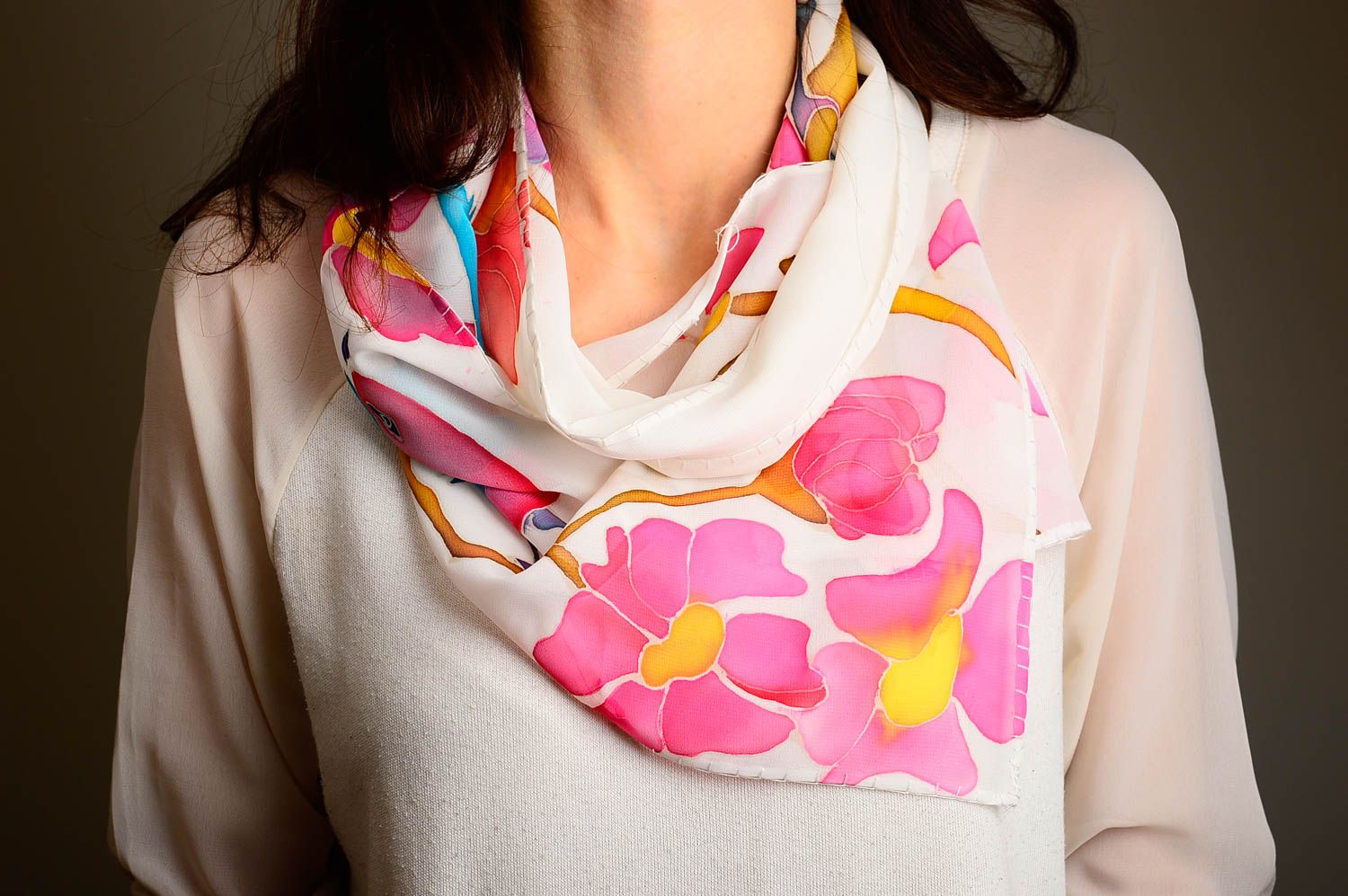 Pañuelo de moda artesanal con flores accesorio para mujer vistoso moda mujer foto 1
