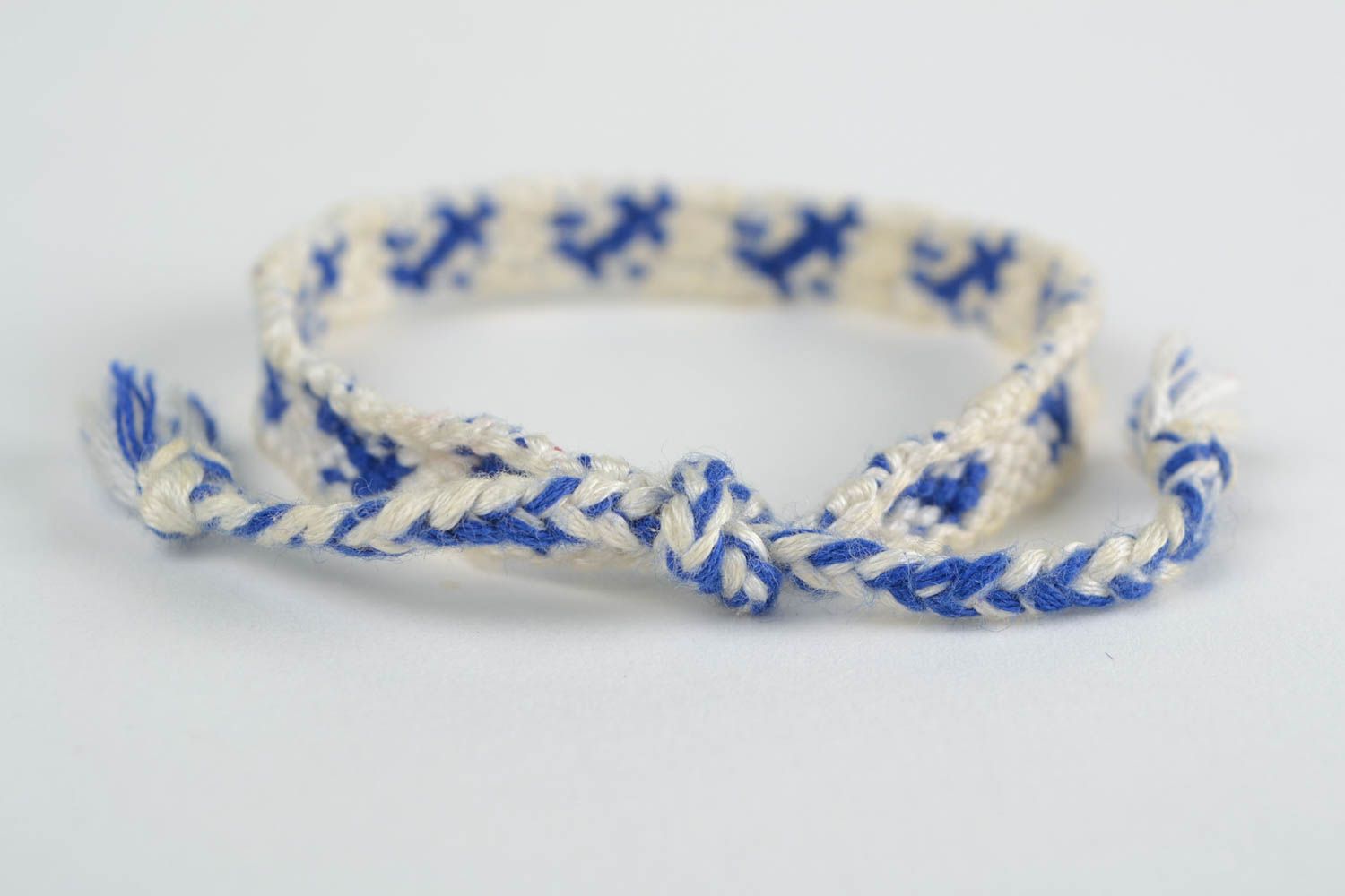 Handmade thin white and blue friendship wrist bracelet woven of threads with tie photo 4