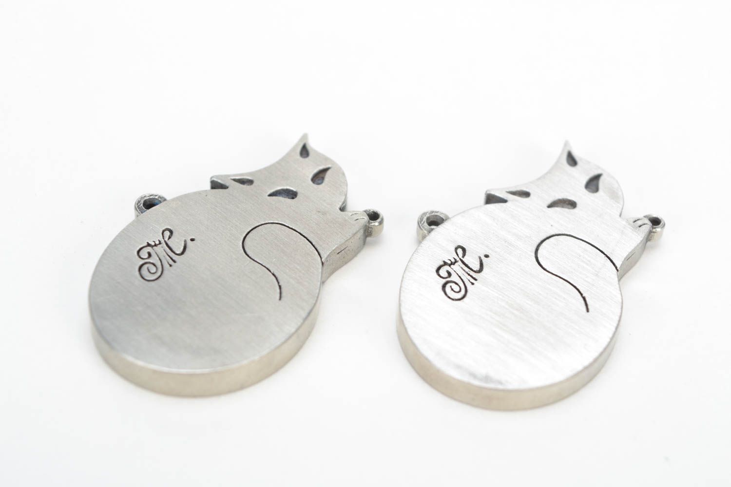 Deux fournitures métalliques pour pendentifs faites main en forme de chattes photo 5