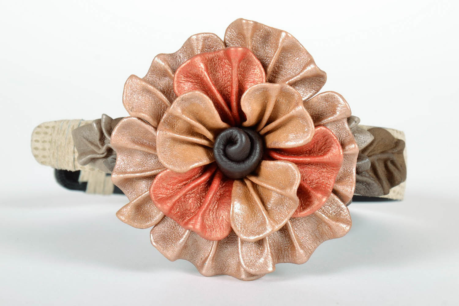 Head wreath with flowers made of genuine leather photo 1