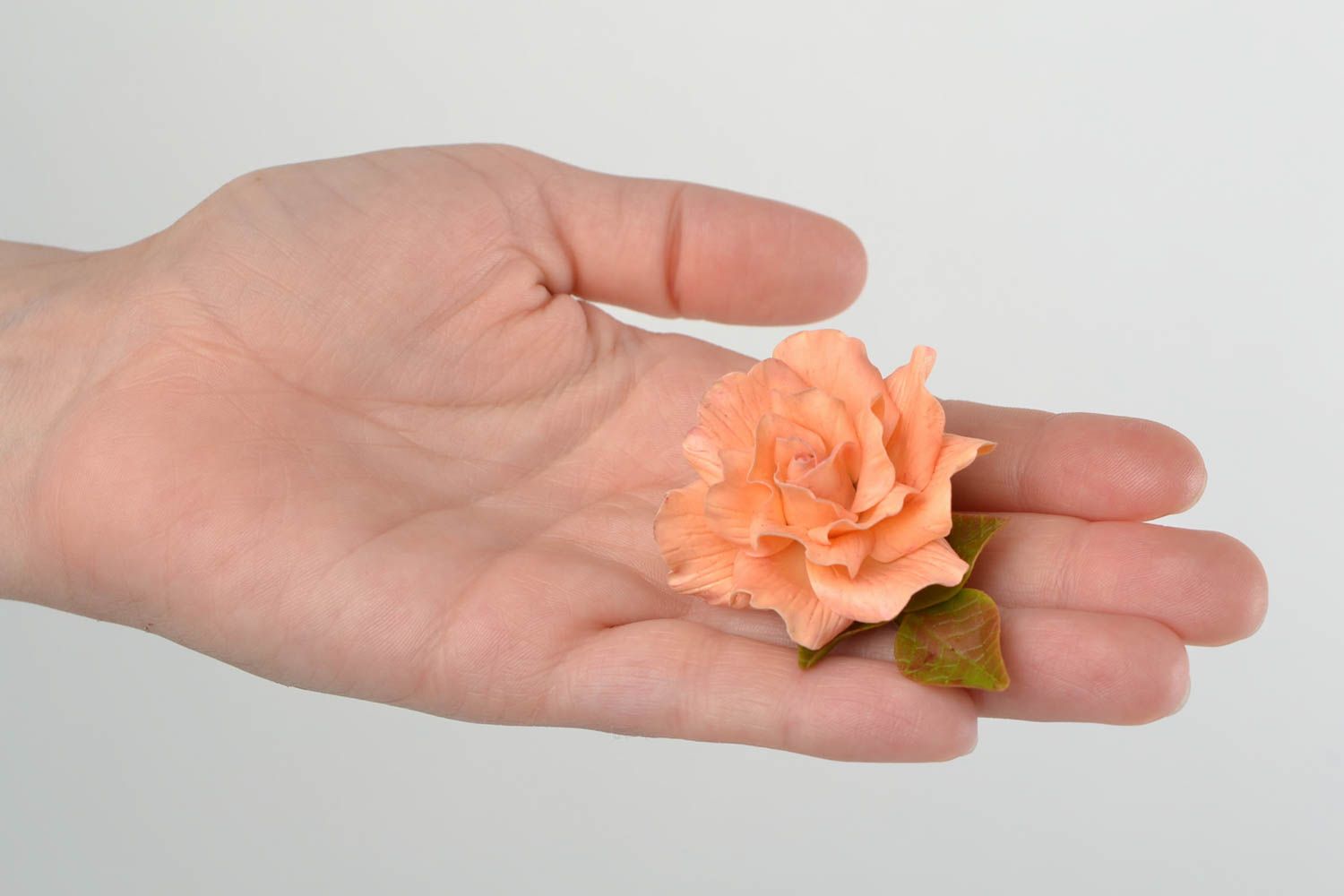 Petite pince pour cheveux en porcelaine froide en forme de rose faite main photo 2