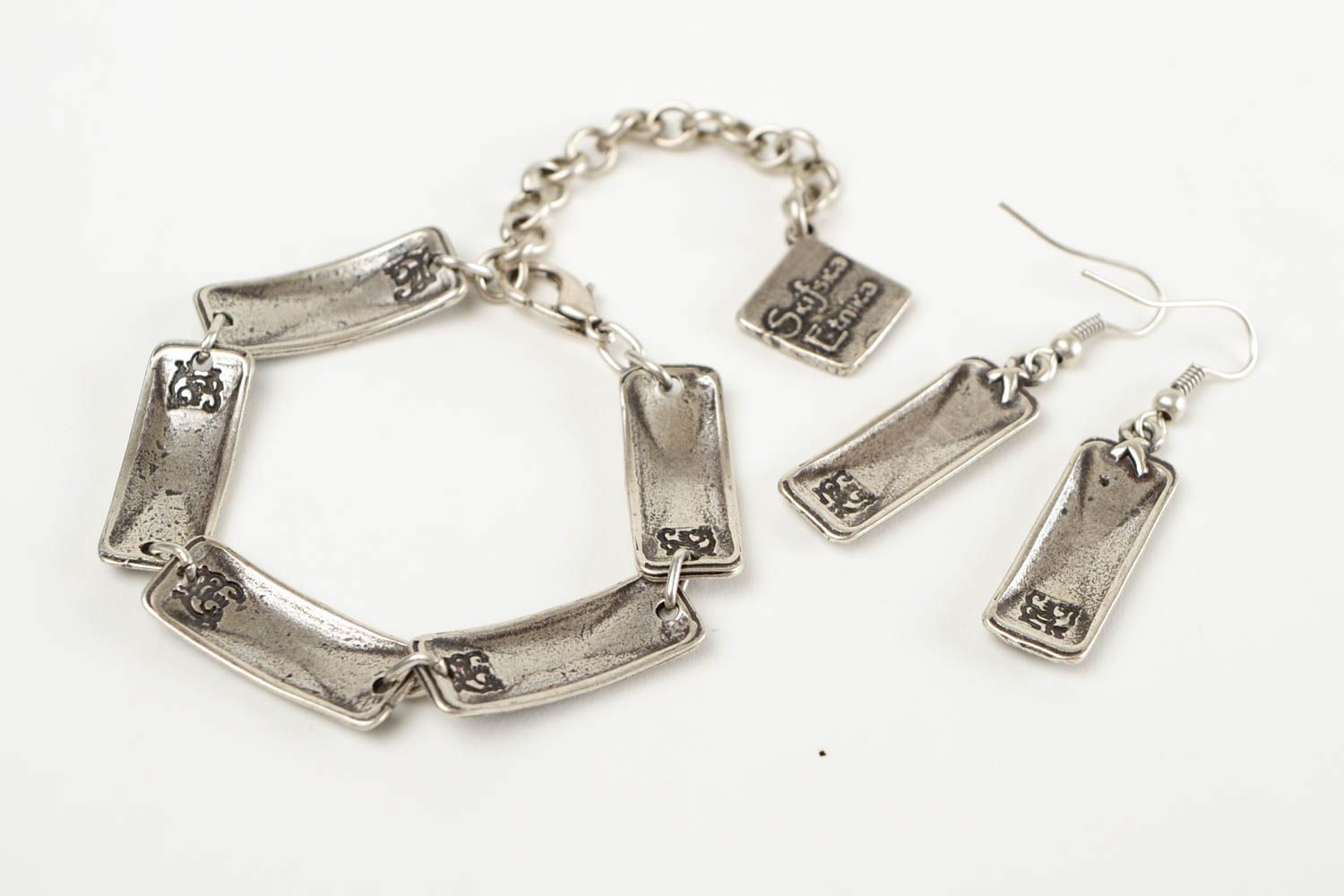 Boucles d'oreilles pendantes Bracelet fait main Bijoux fantaisie métalliques photo 5