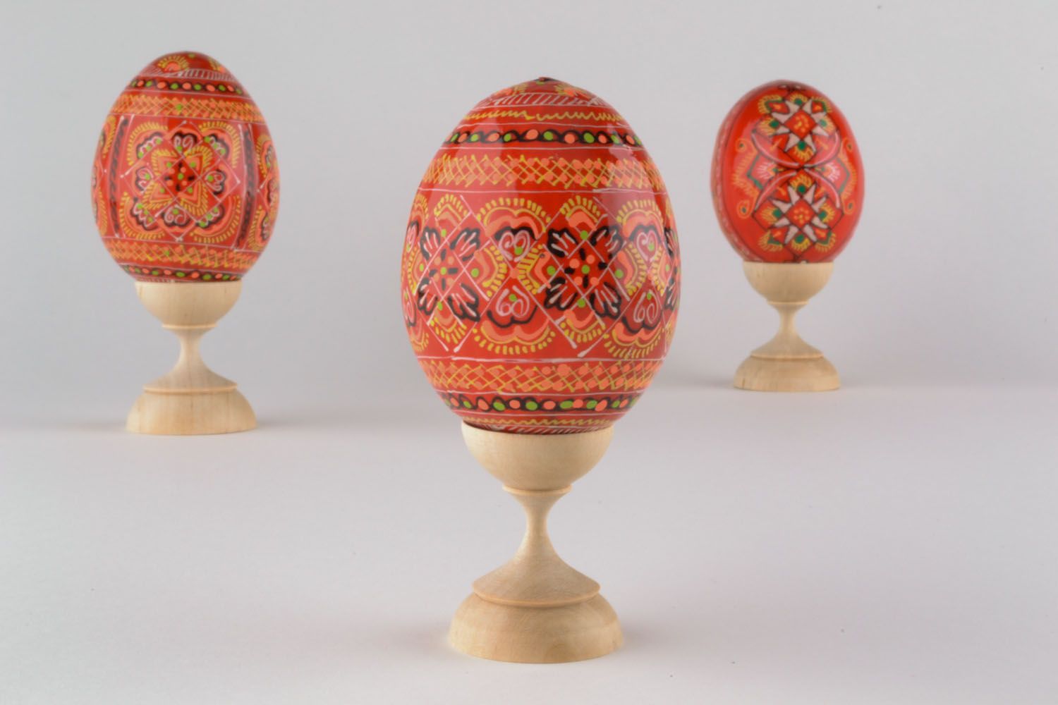 Huevo de Pascua de madera con pintura bonita foto 1