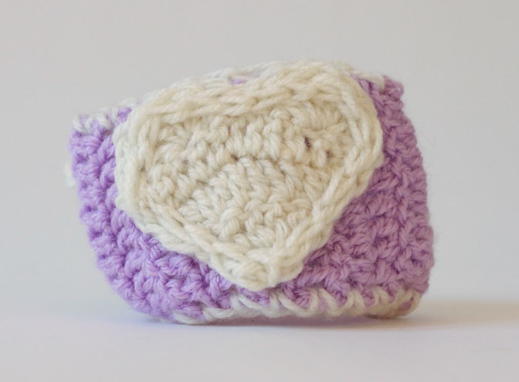 Copritazza di fili di lana fatto a mano fodera a maglia per tazza con cuore foto 1